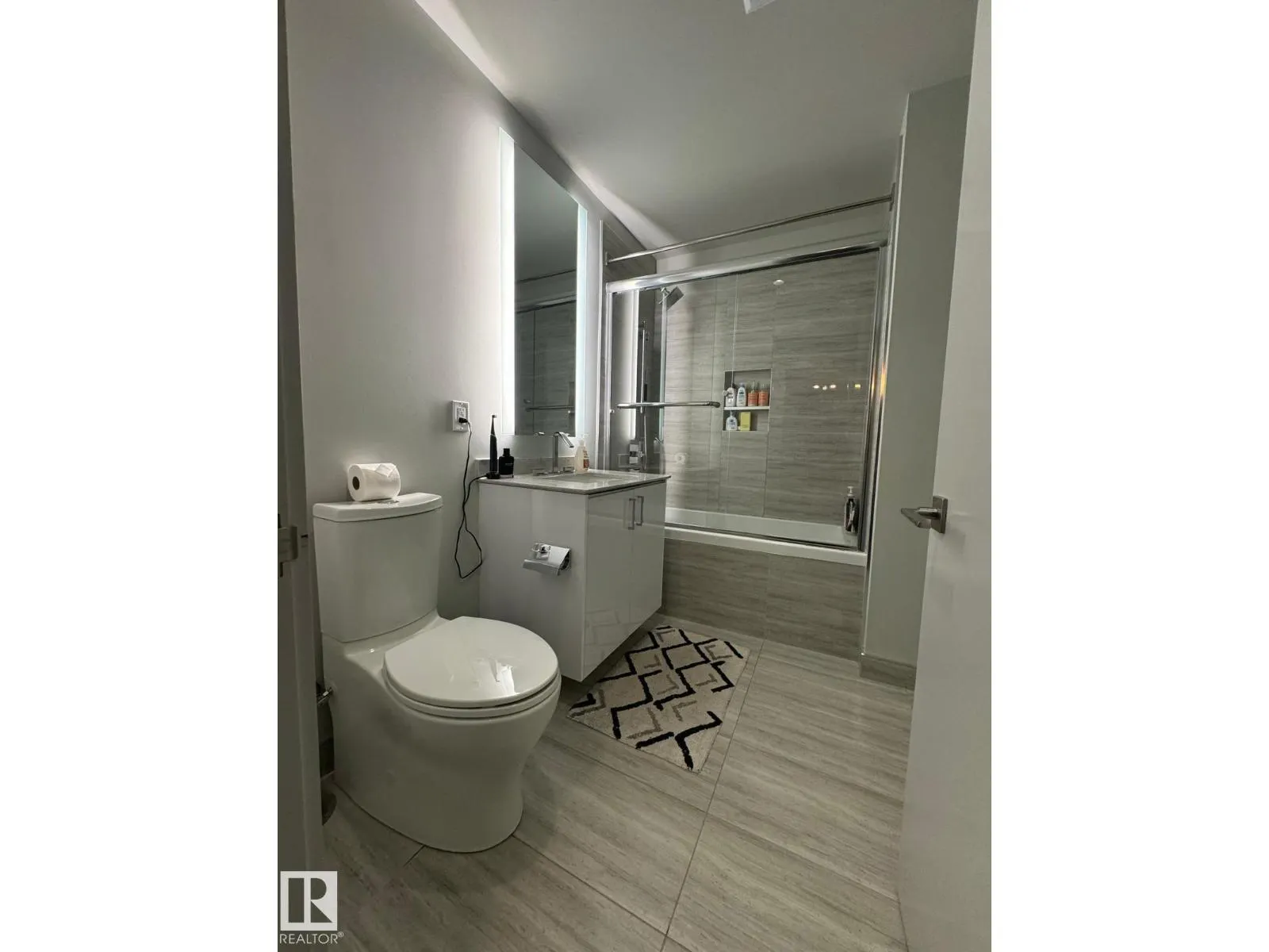 #4007 10360 102 ST NW