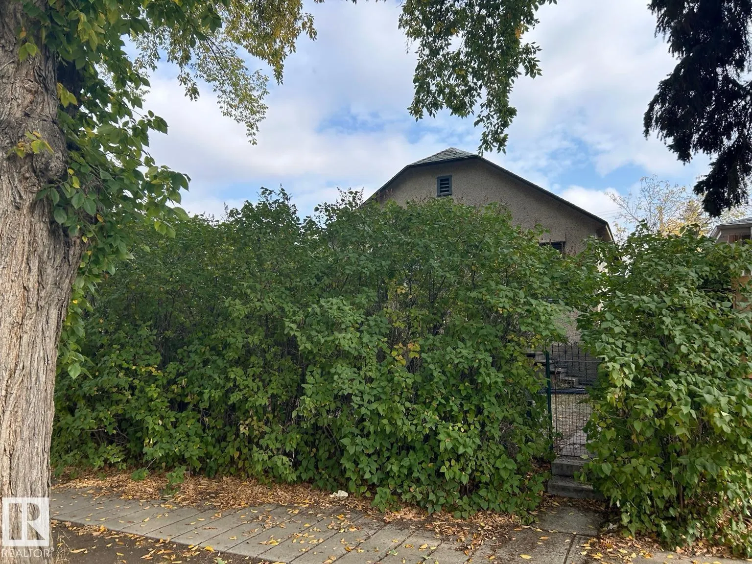 12005 69 ST NW