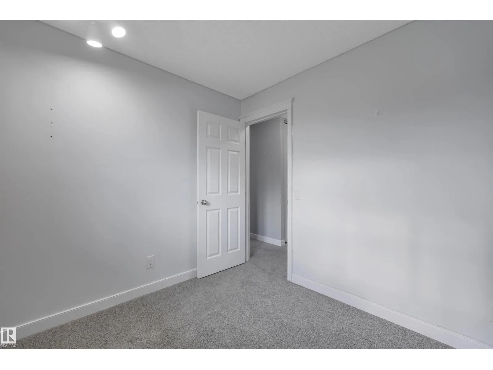 4323 SOUTH PARK DR