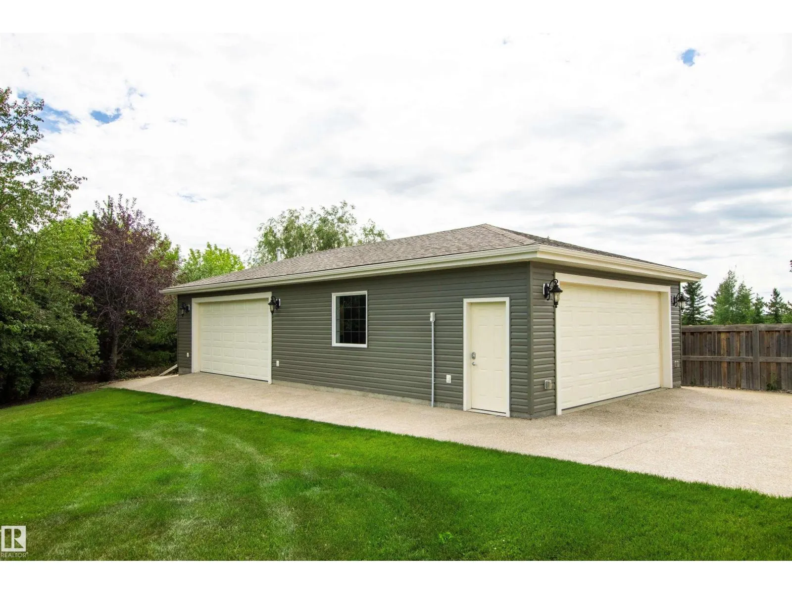 110,50565 Rge Road 245