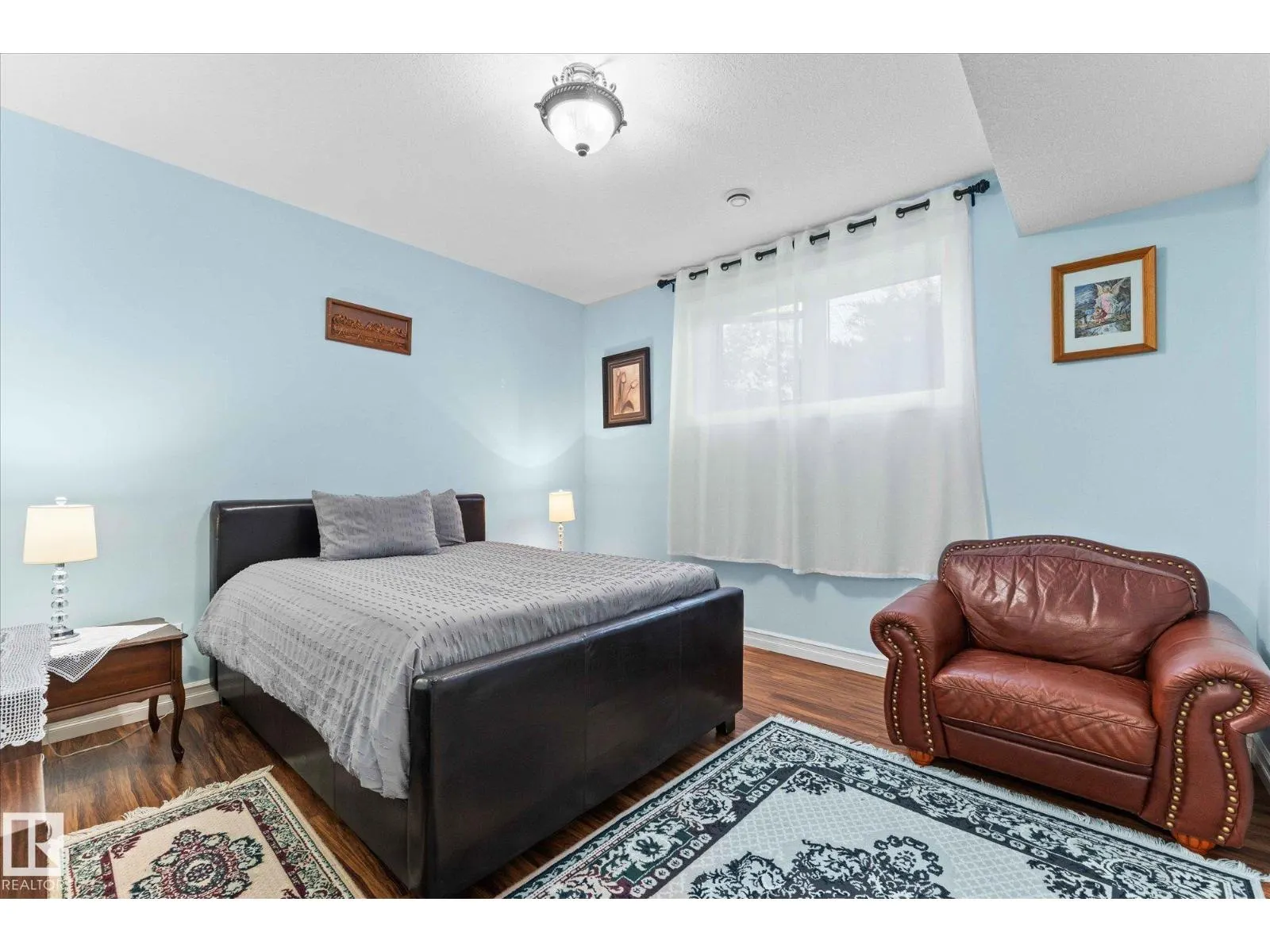 10516 158 ST NW