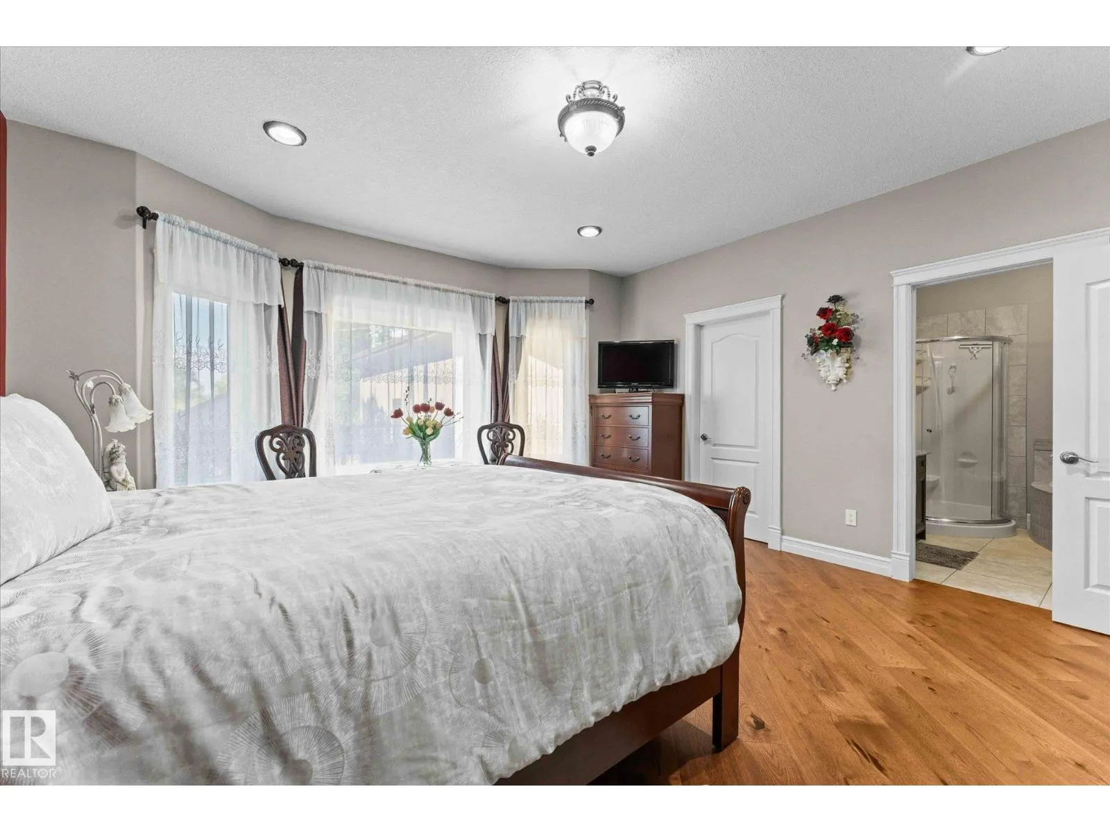 10516 158 ST NW