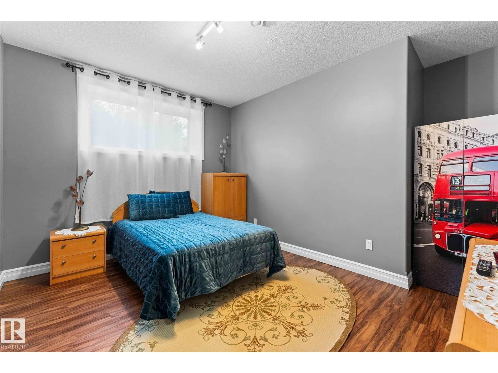 10516 158 ST NW