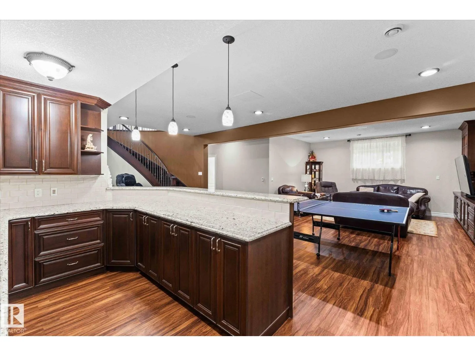 10516 158 ST NW
