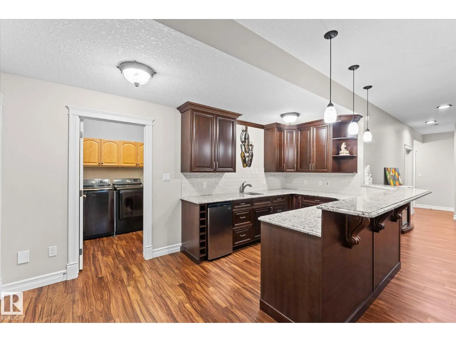 10516 158 ST NW