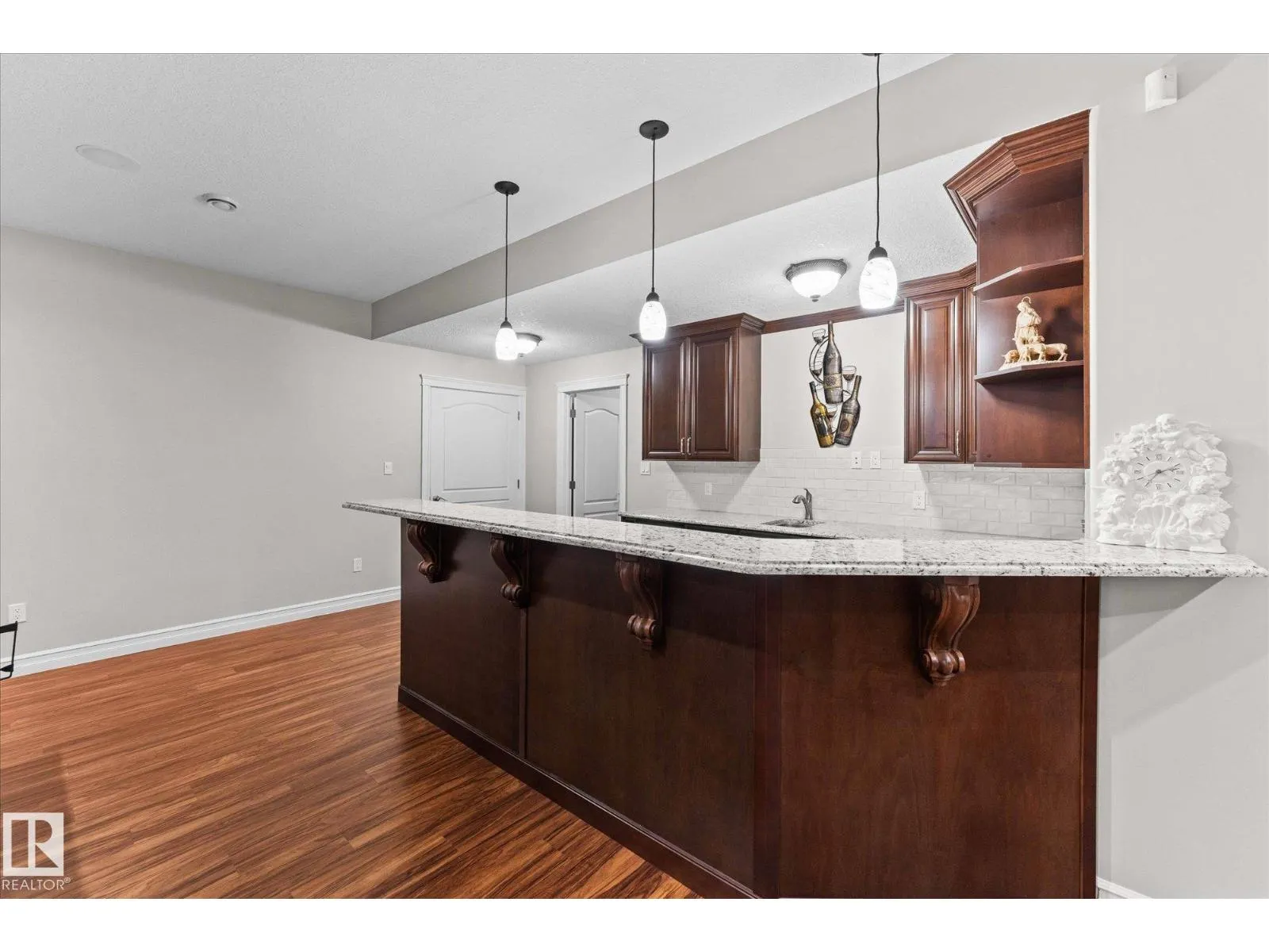 10516 158 ST NW