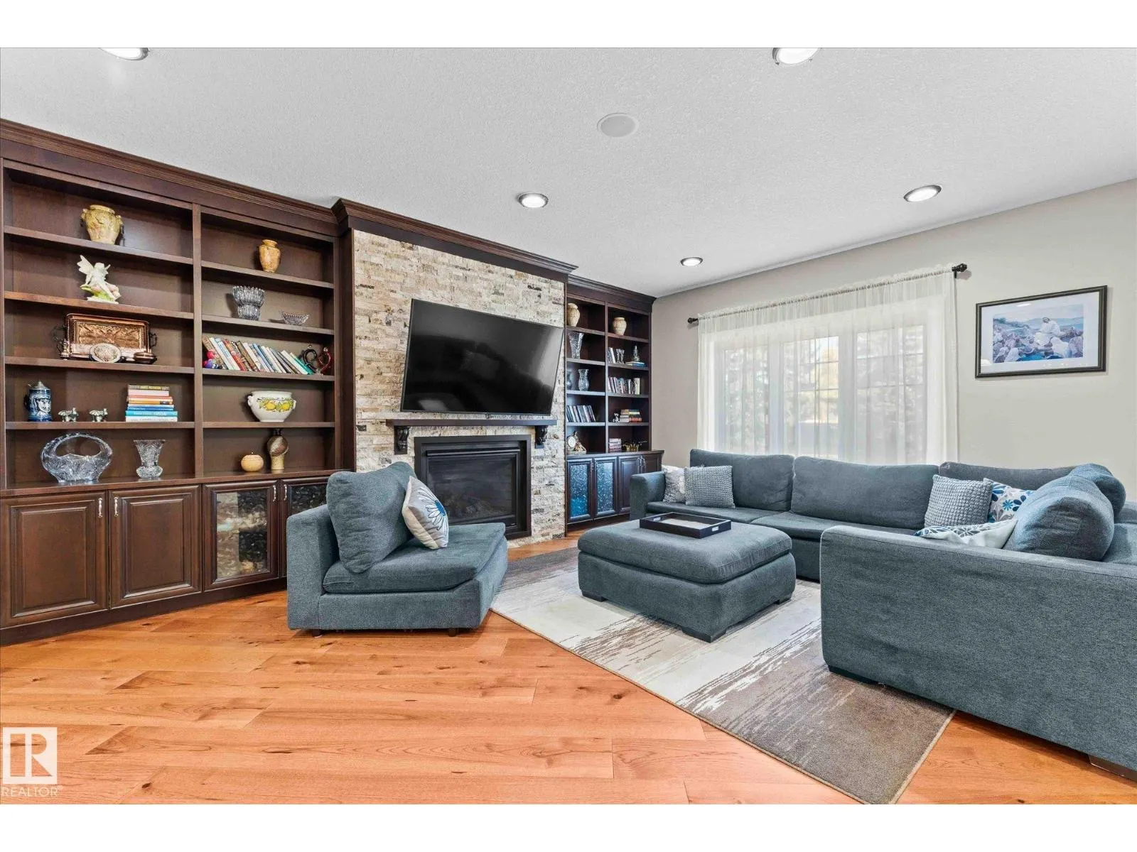 10516 158 ST NW