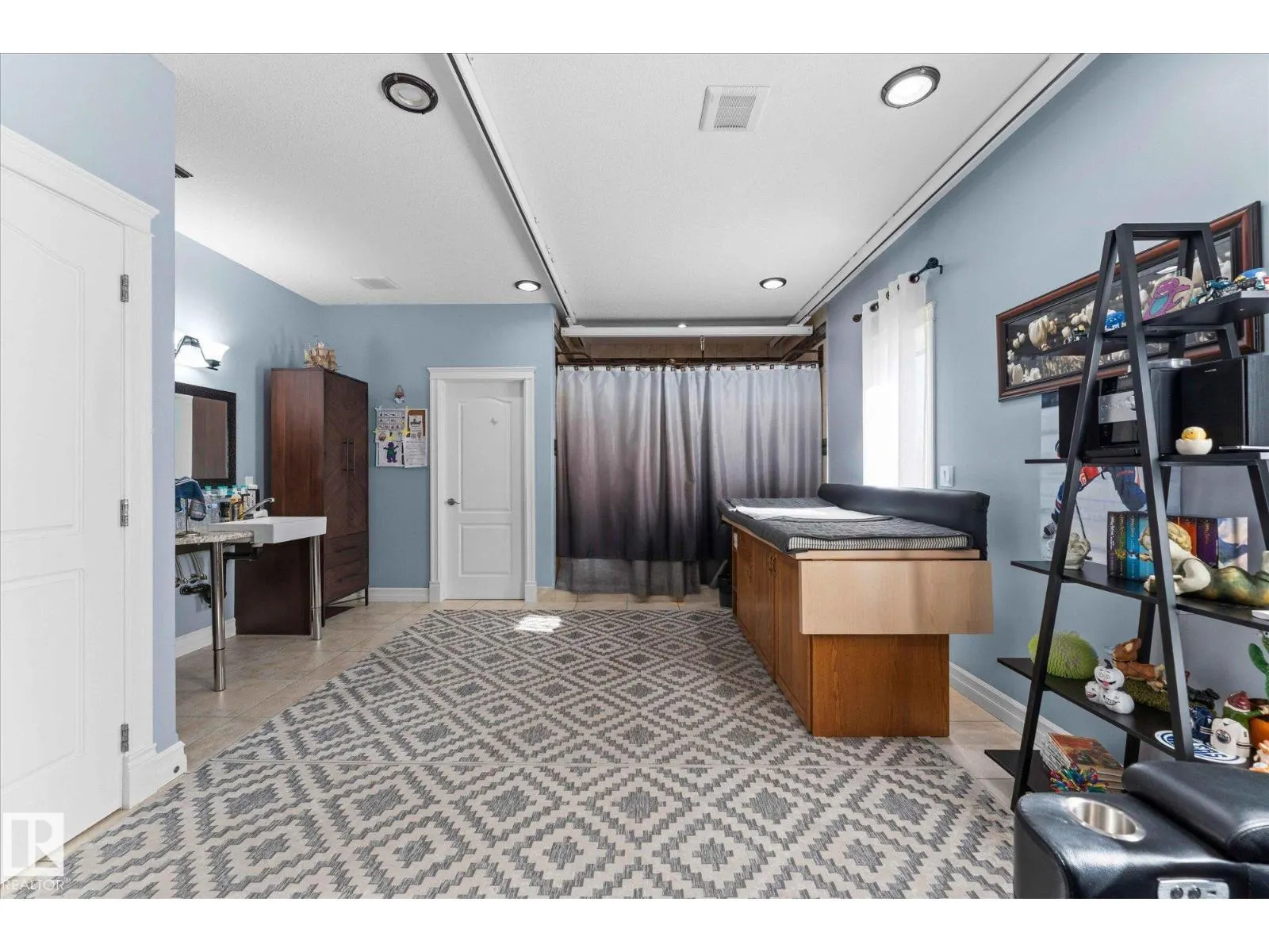 10516 158 ST NW