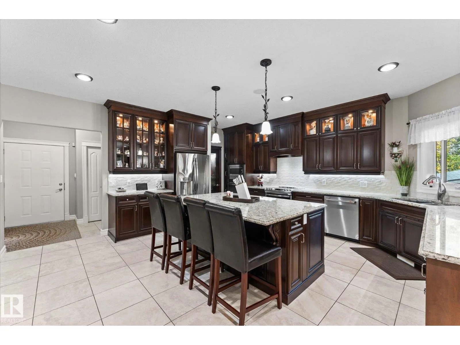10516 158 ST NW