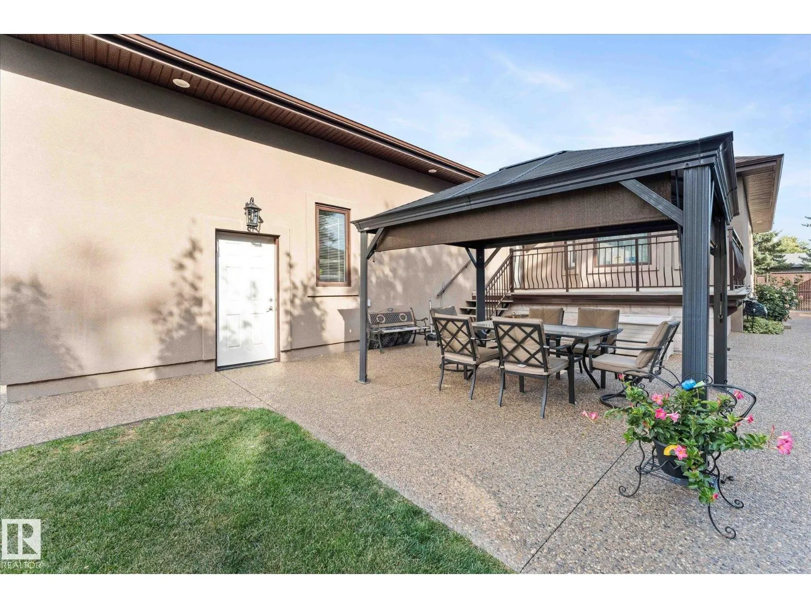 10516 158 ST NW
