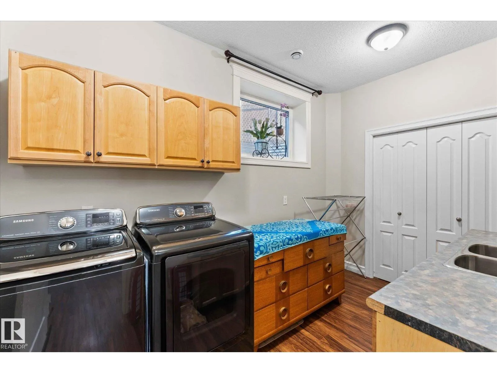 10516 158 ST NW
