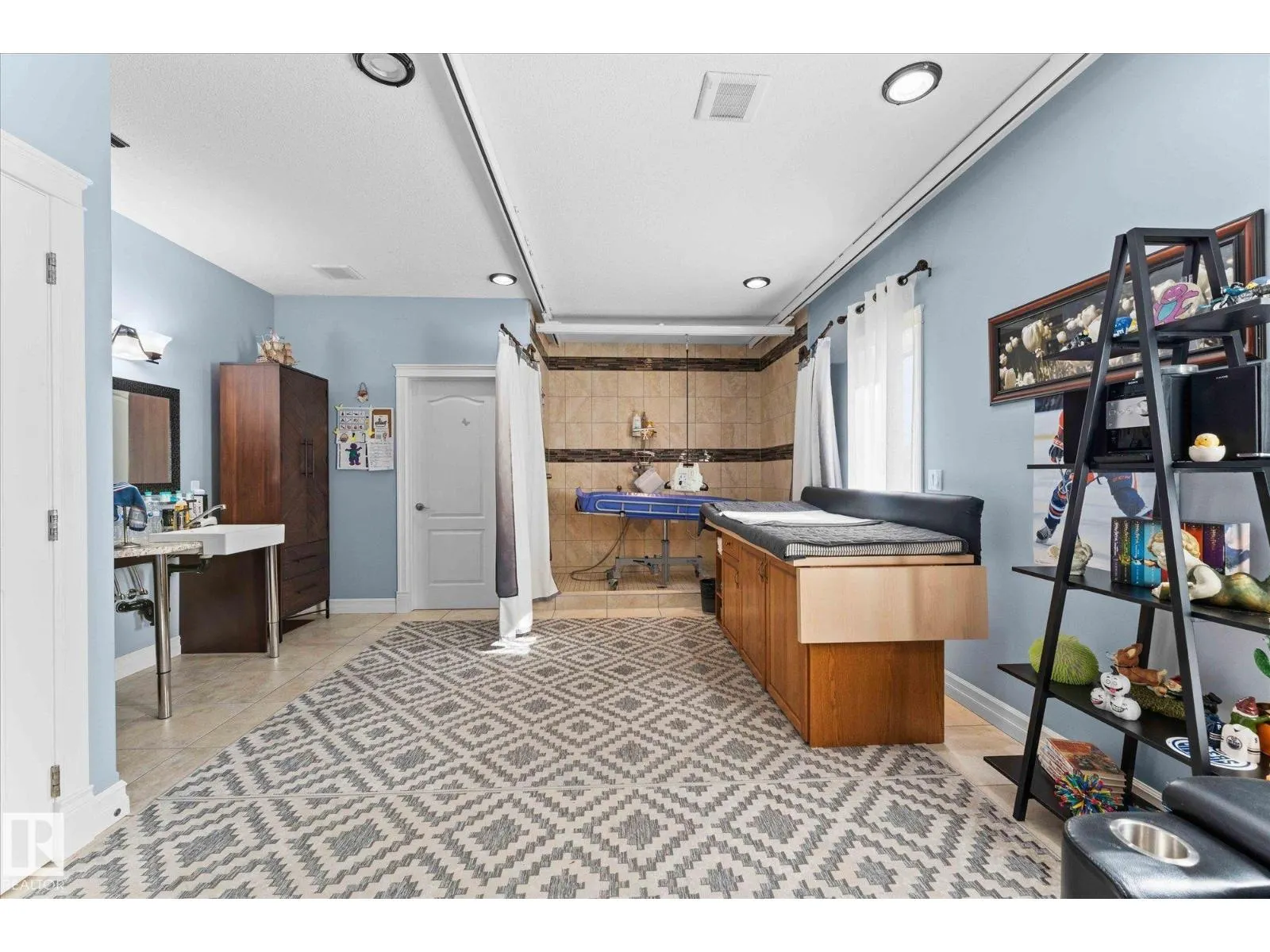 10516 158 ST NW