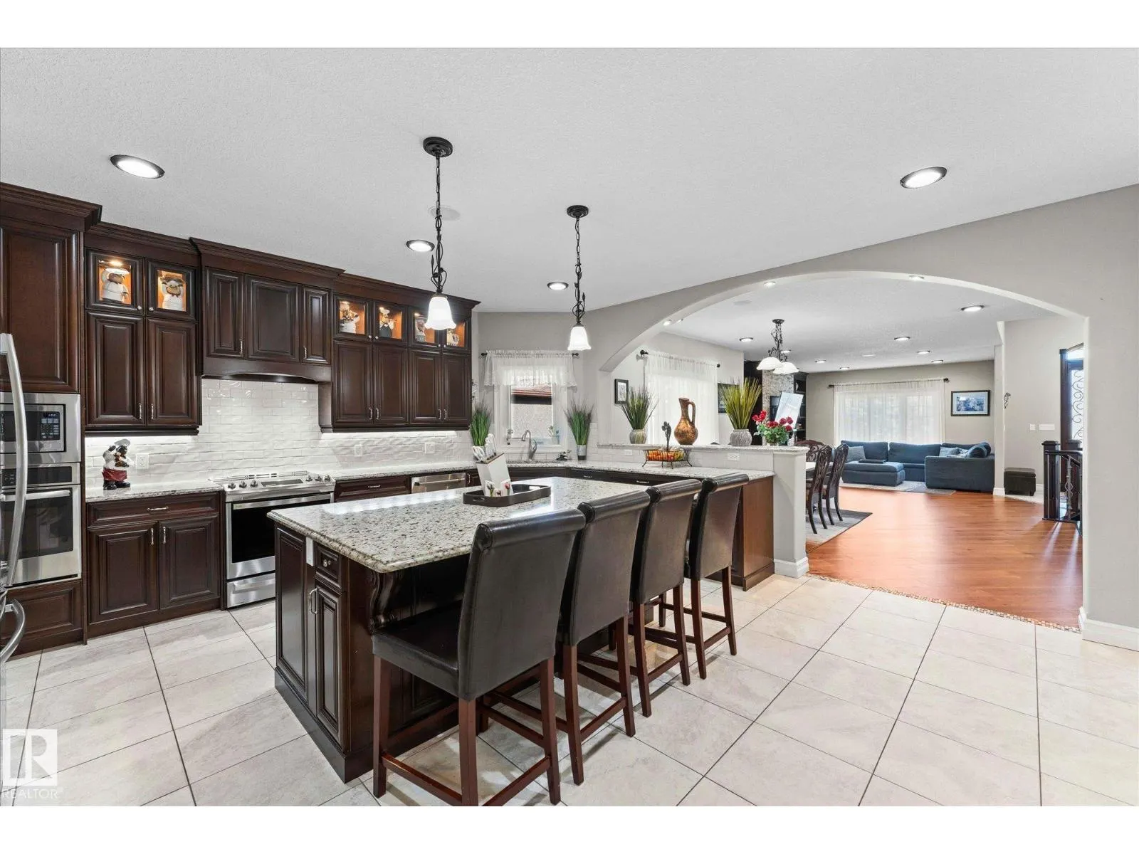 10516 158 ST NW
