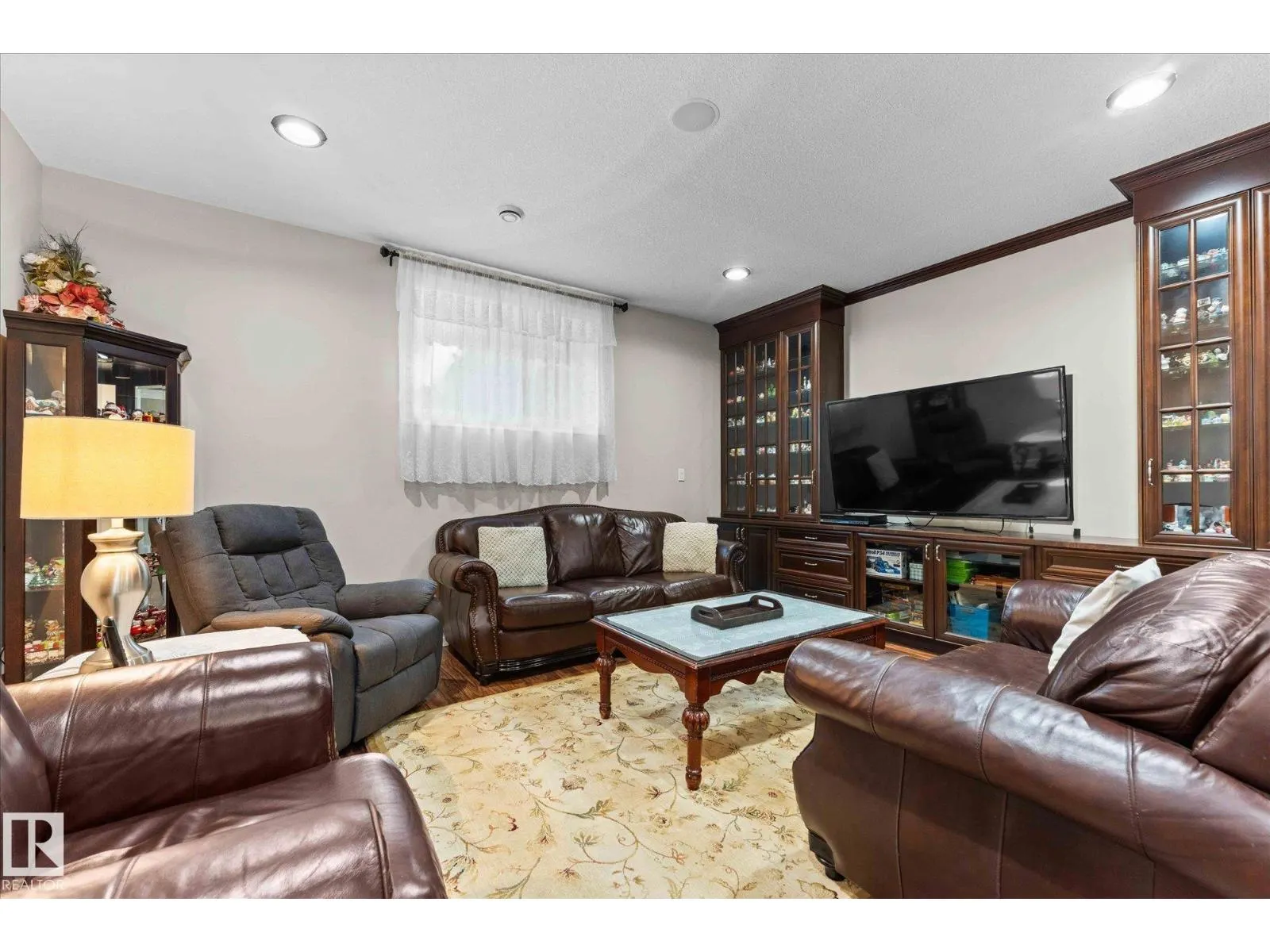 10516 158 ST NW