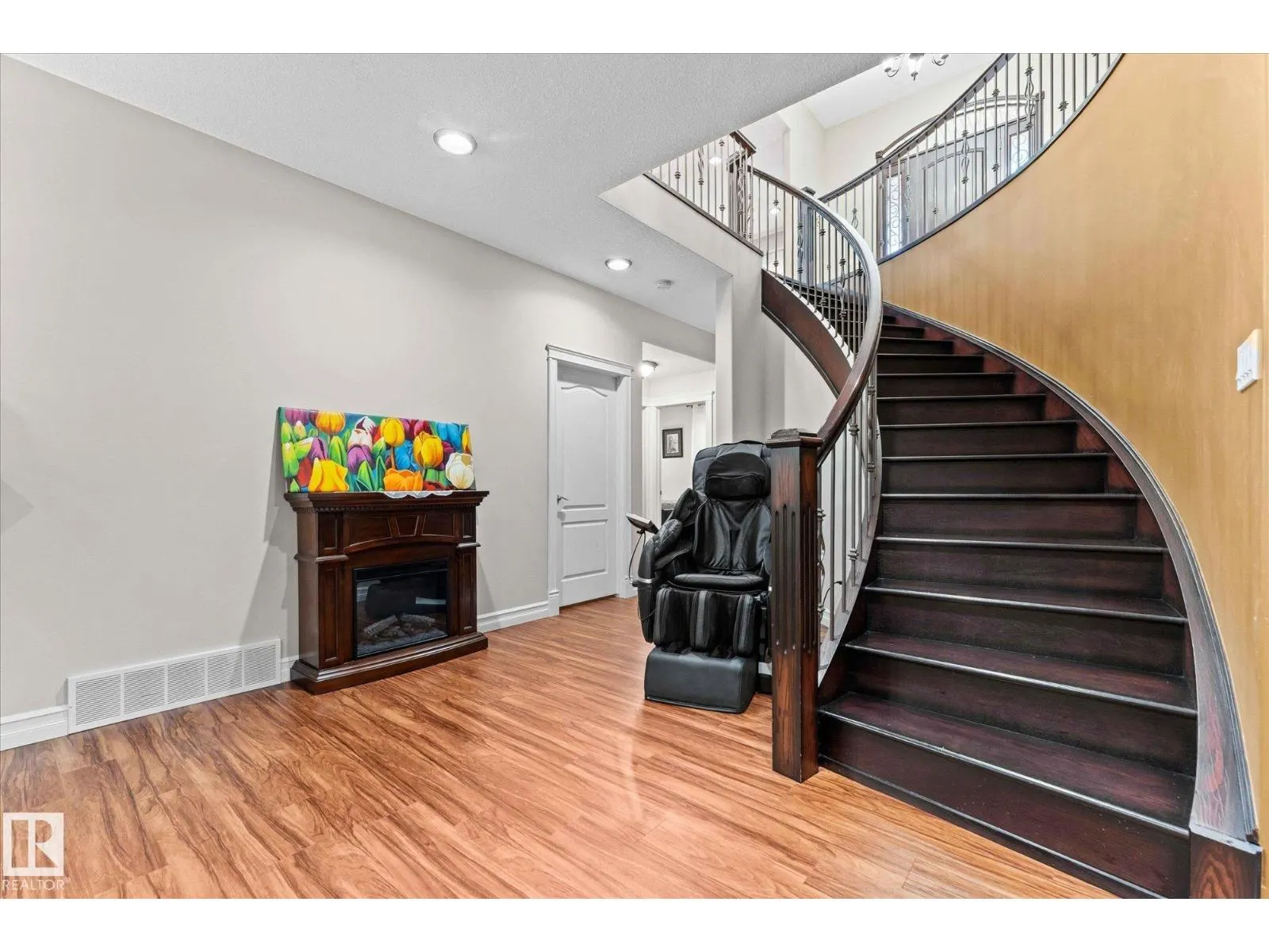 10516 158 ST NW