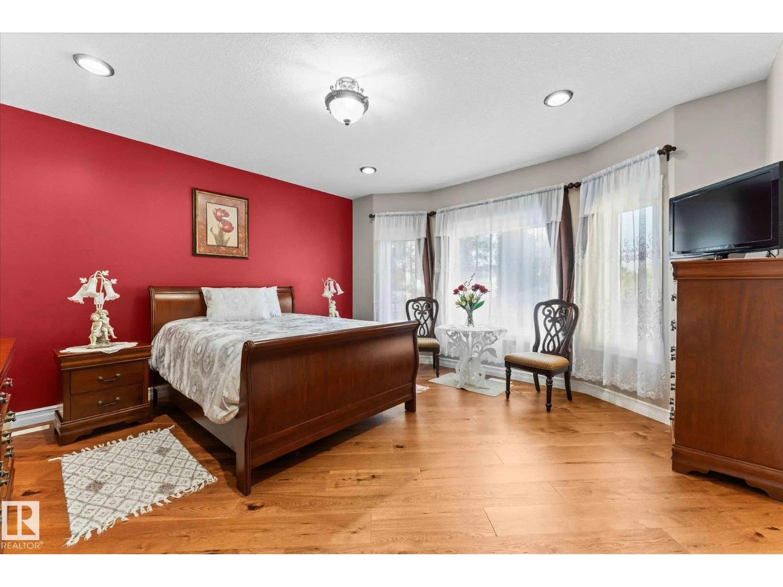 10516 158 ST NW
