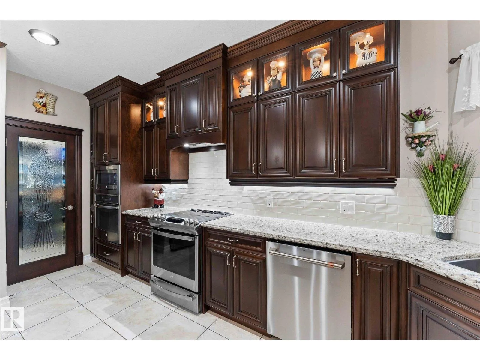 10516 158 ST NW