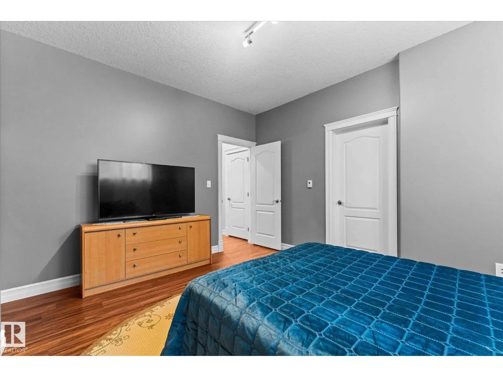 10516 158 ST NW
