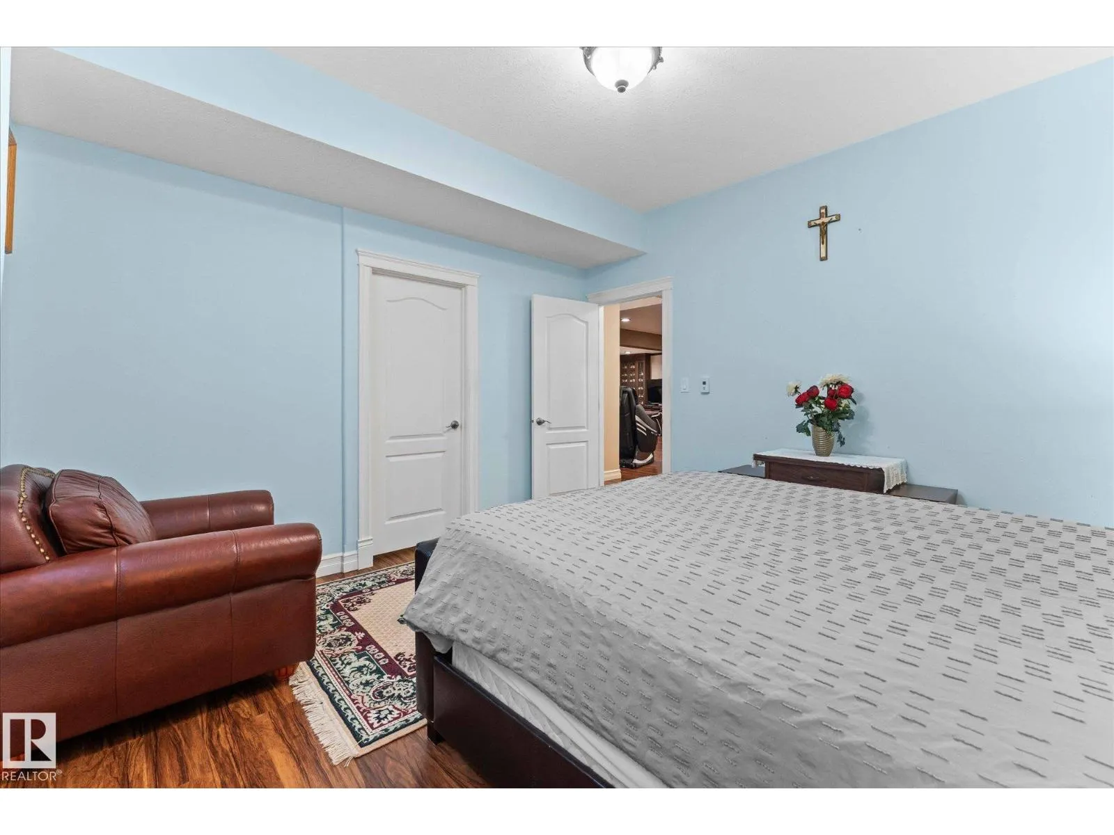 10516 158 ST NW