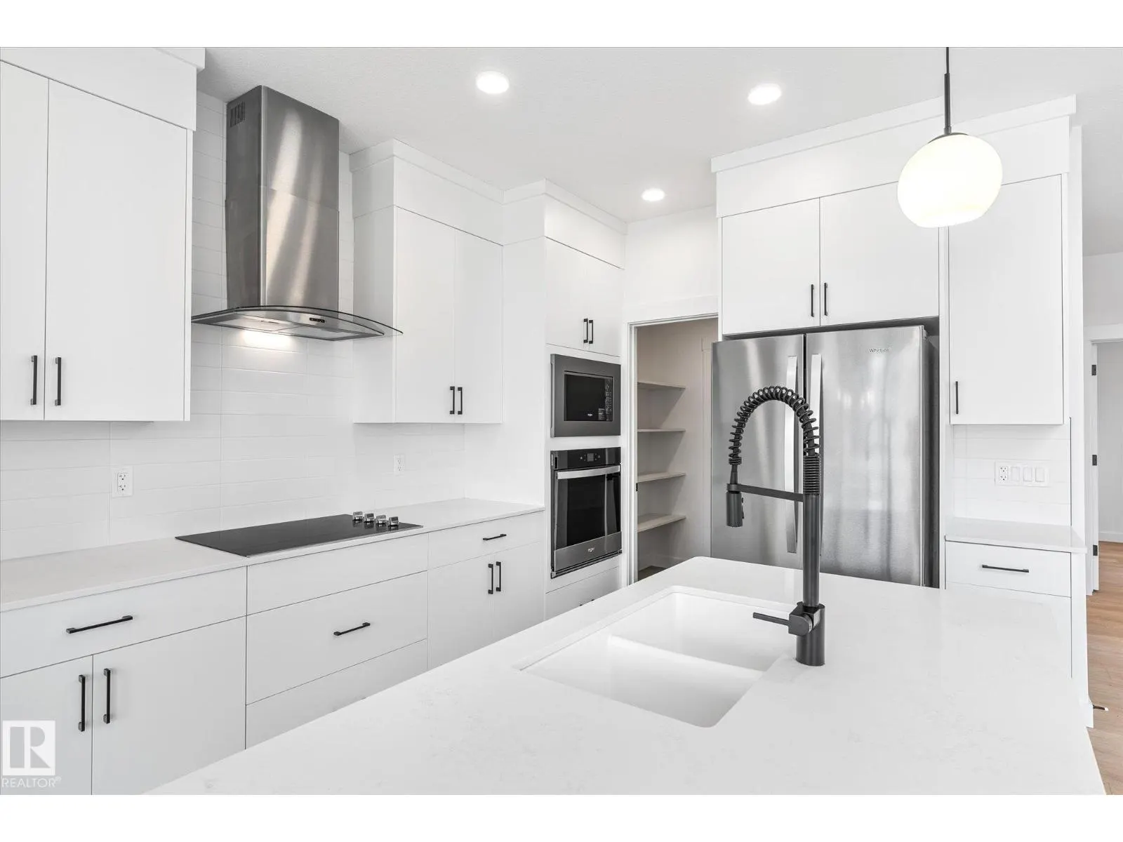 22607 89 AV NW