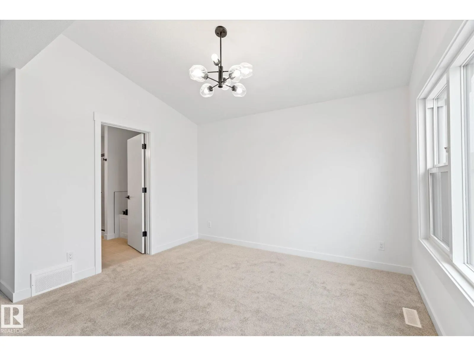 22607 89 AV NW