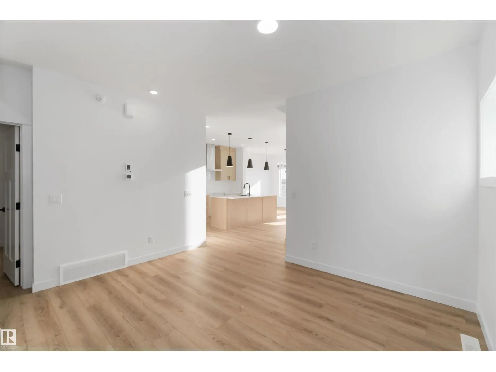 1603 12 ST NW