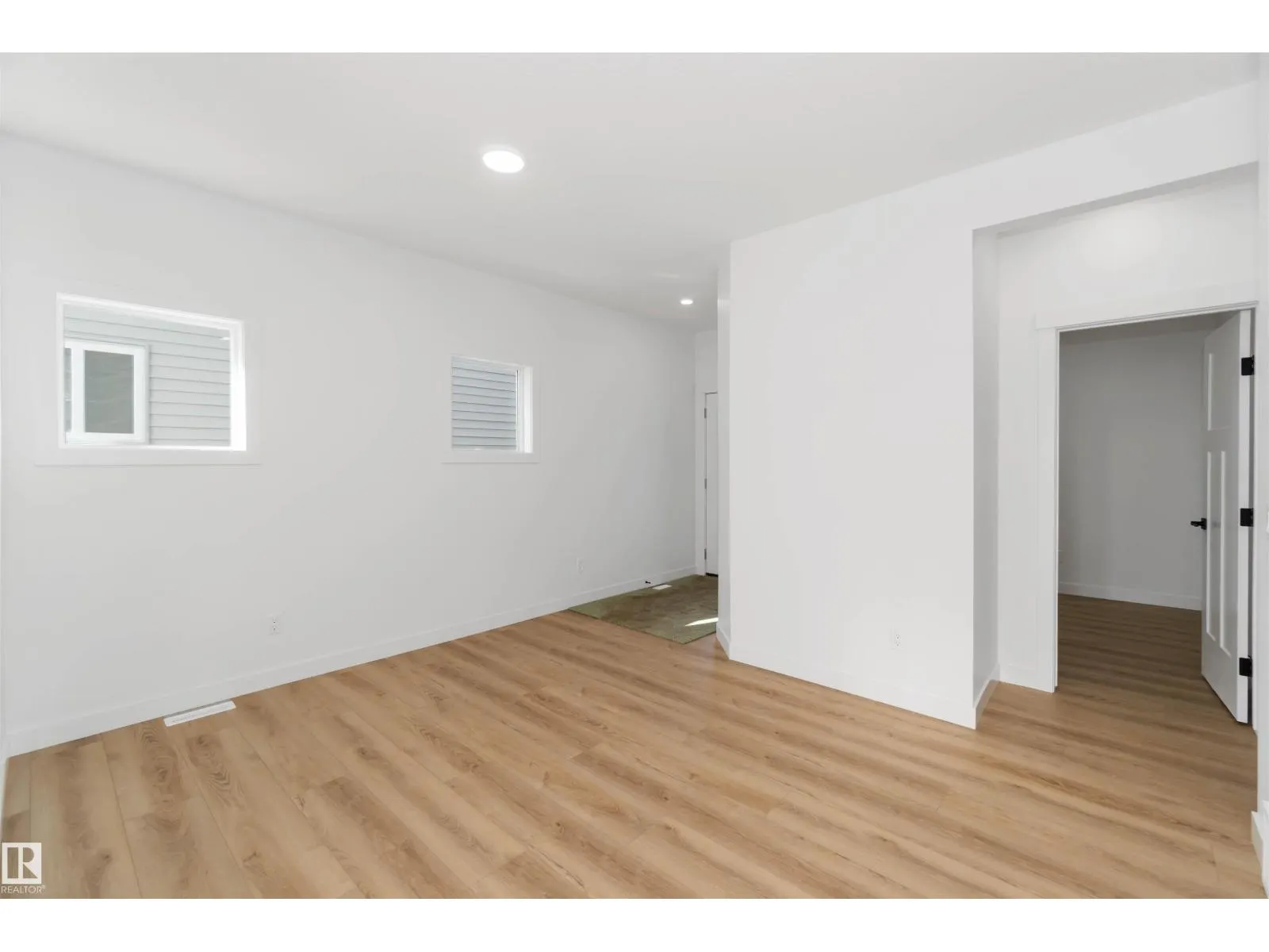 1603 12 ST NW