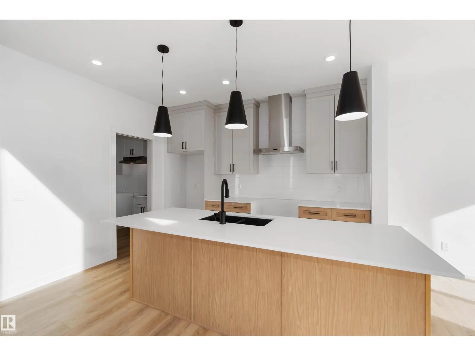 1603 12 ST NW