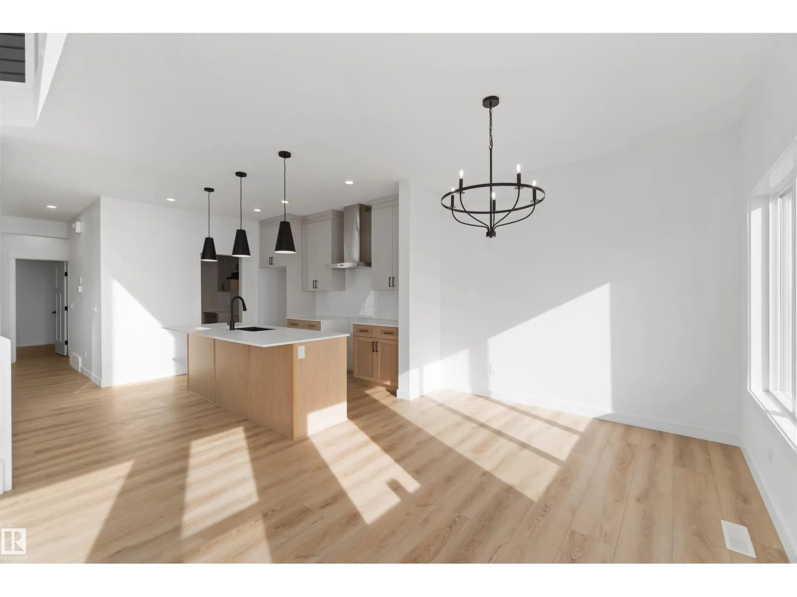 1603 12 ST NW