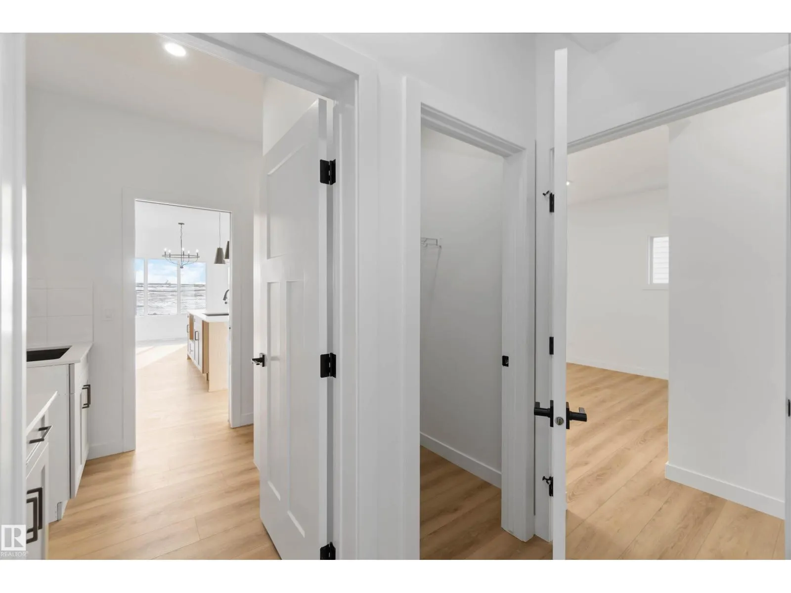 1603 12 ST NW
