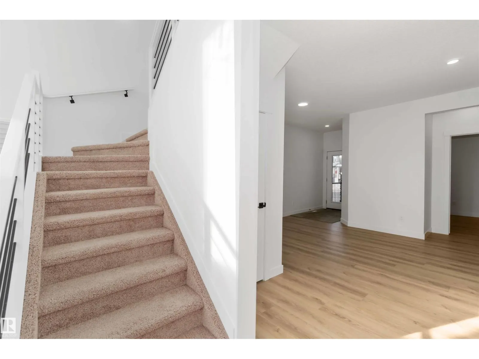 1603 12 ST NW