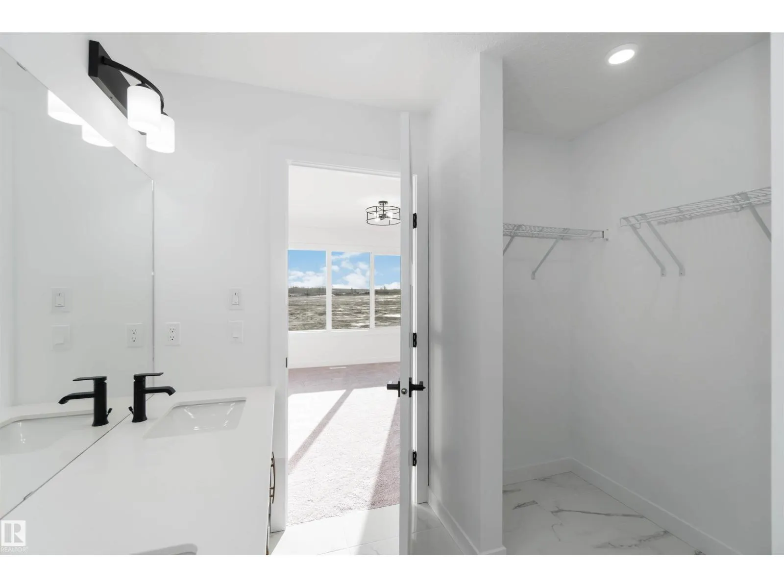 1651 12 ST NW