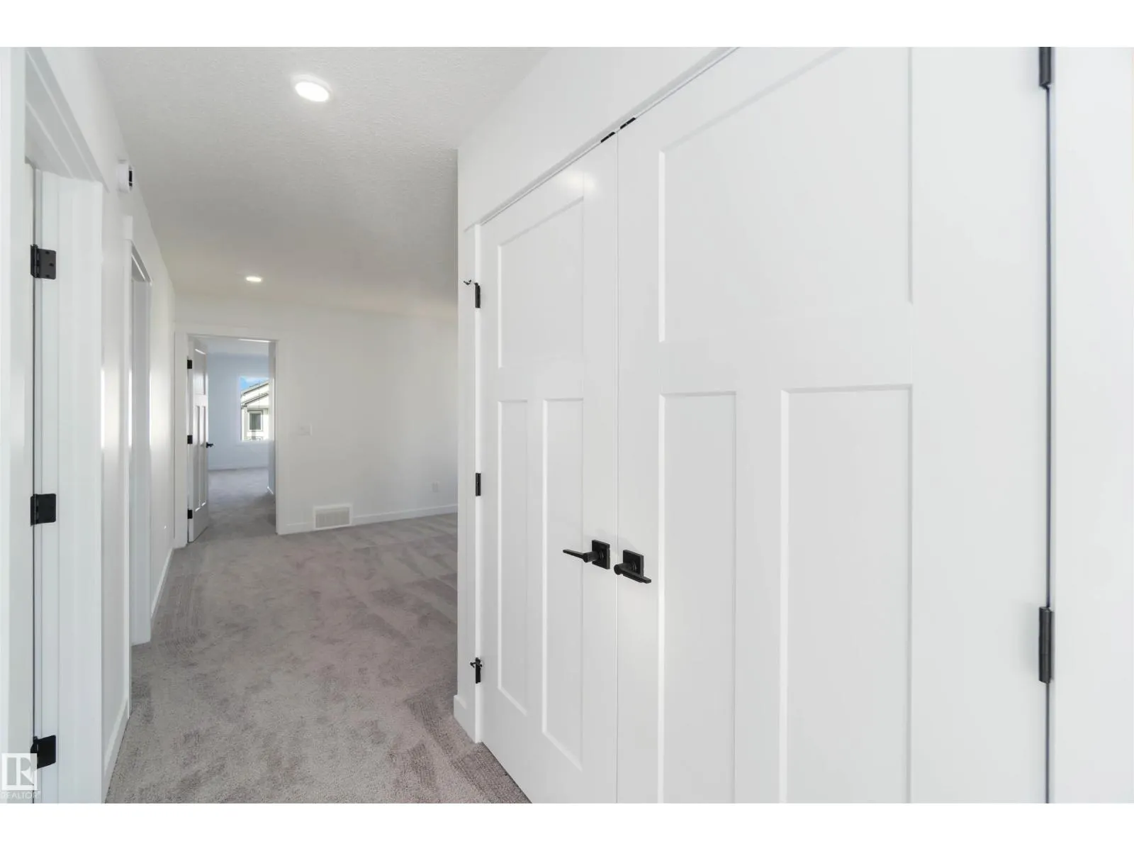 1651 12 ST NW