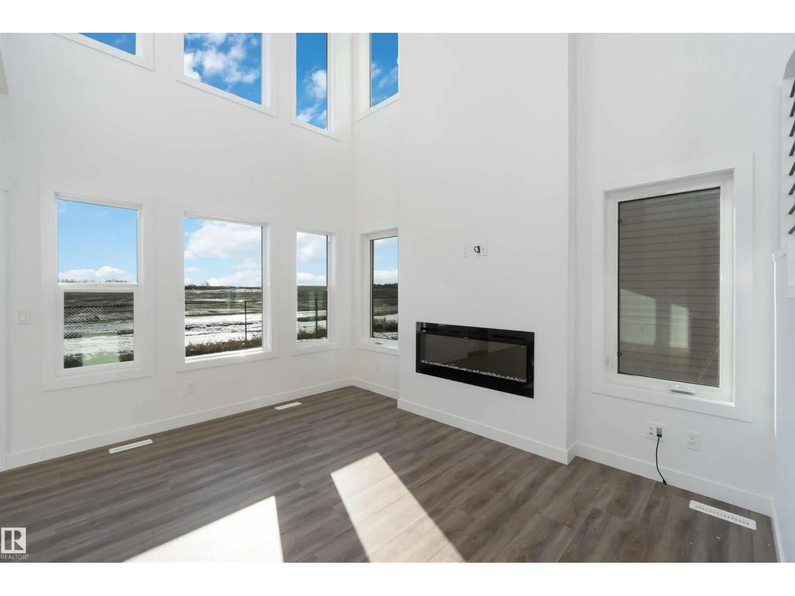 1651 12 ST NW