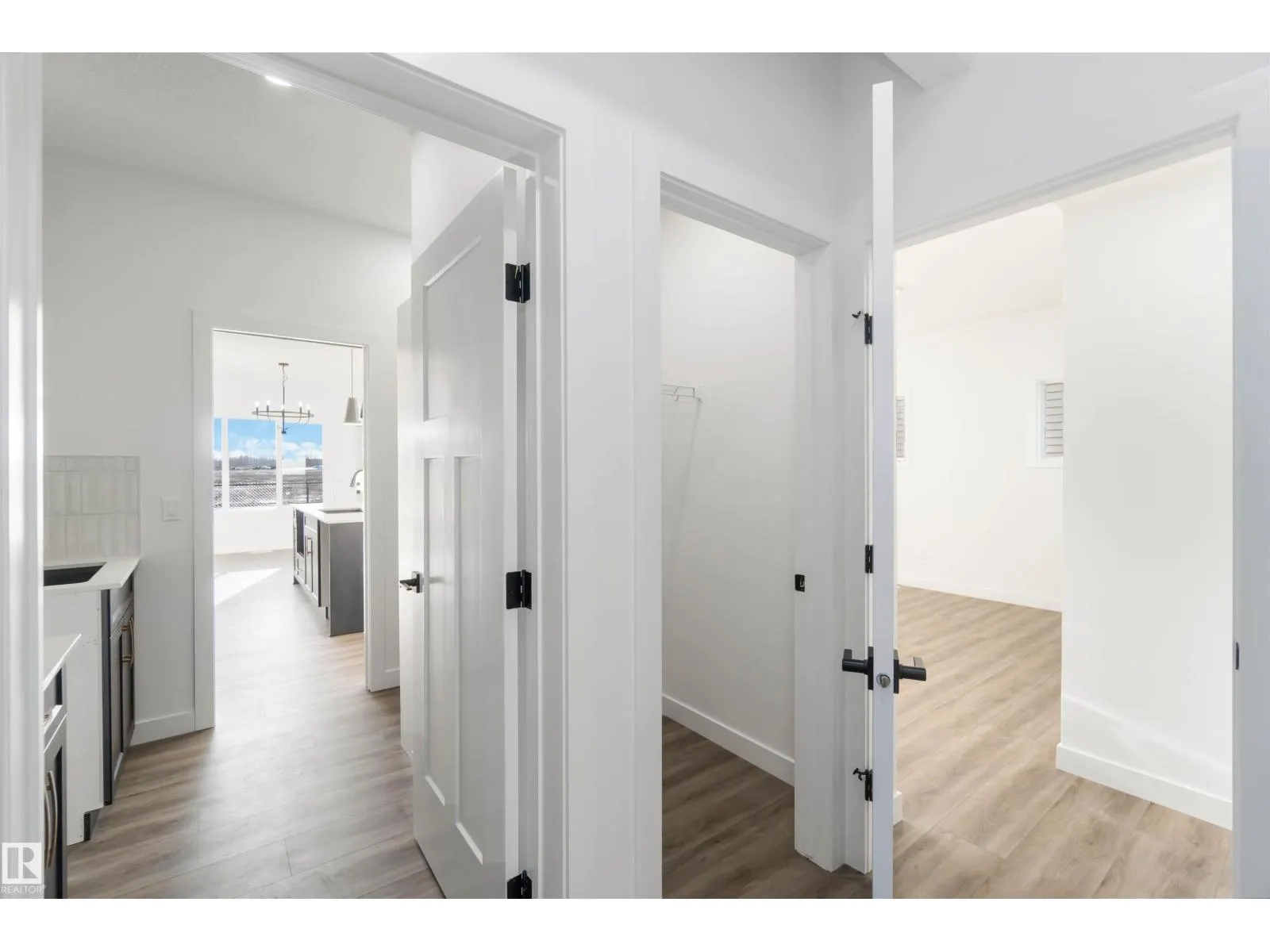 1651 12 ST NW