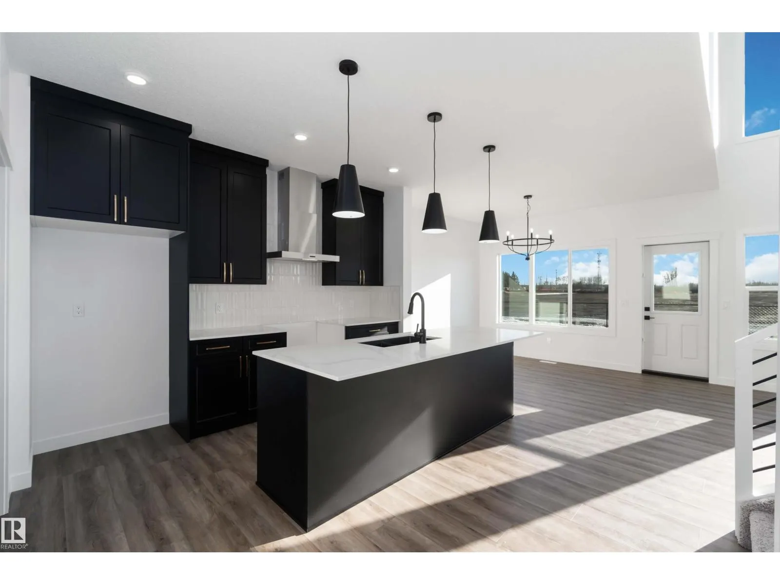 1651 12 ST NW