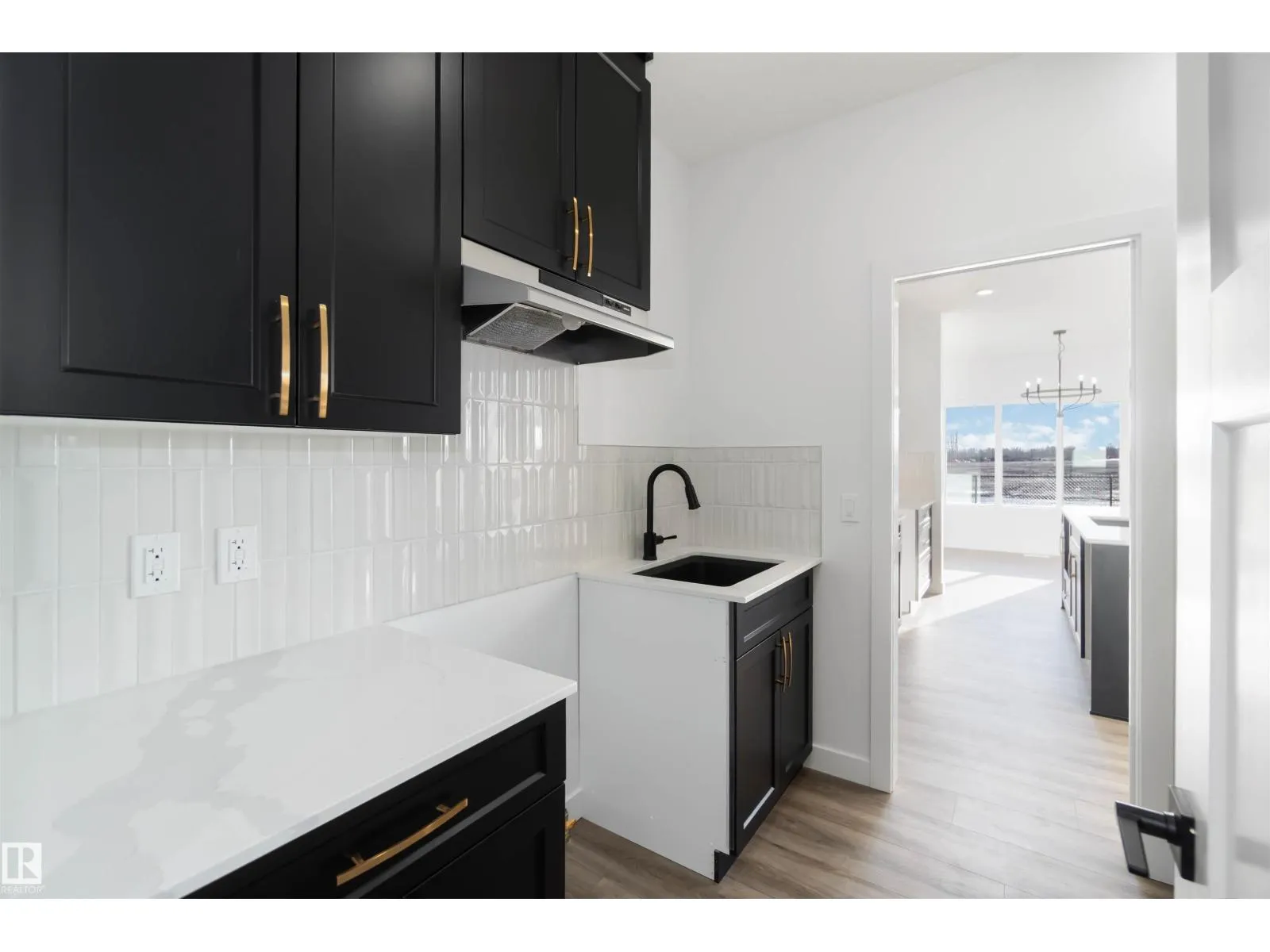 1651 12 ST NW
