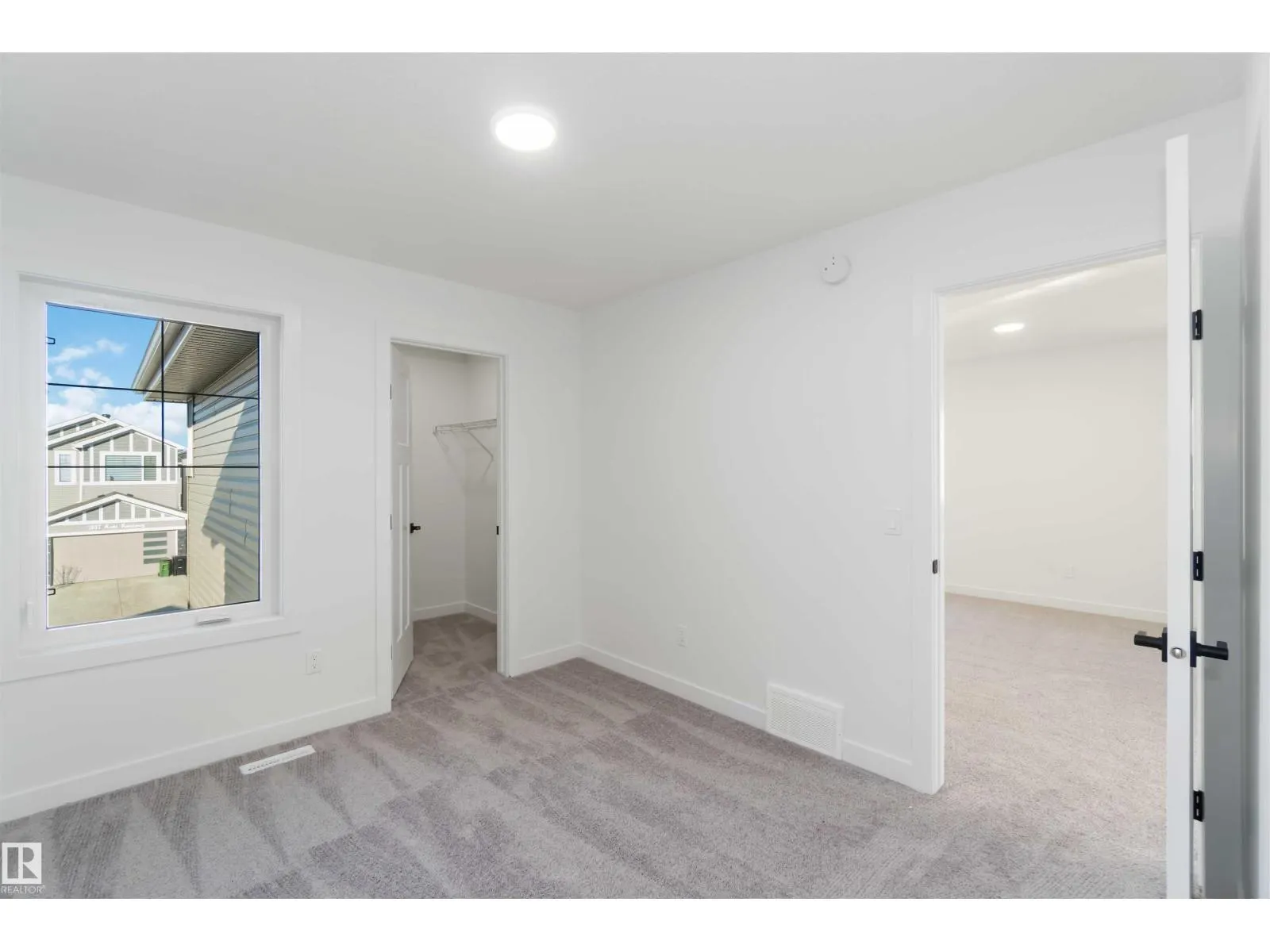 1651 12 ST NW