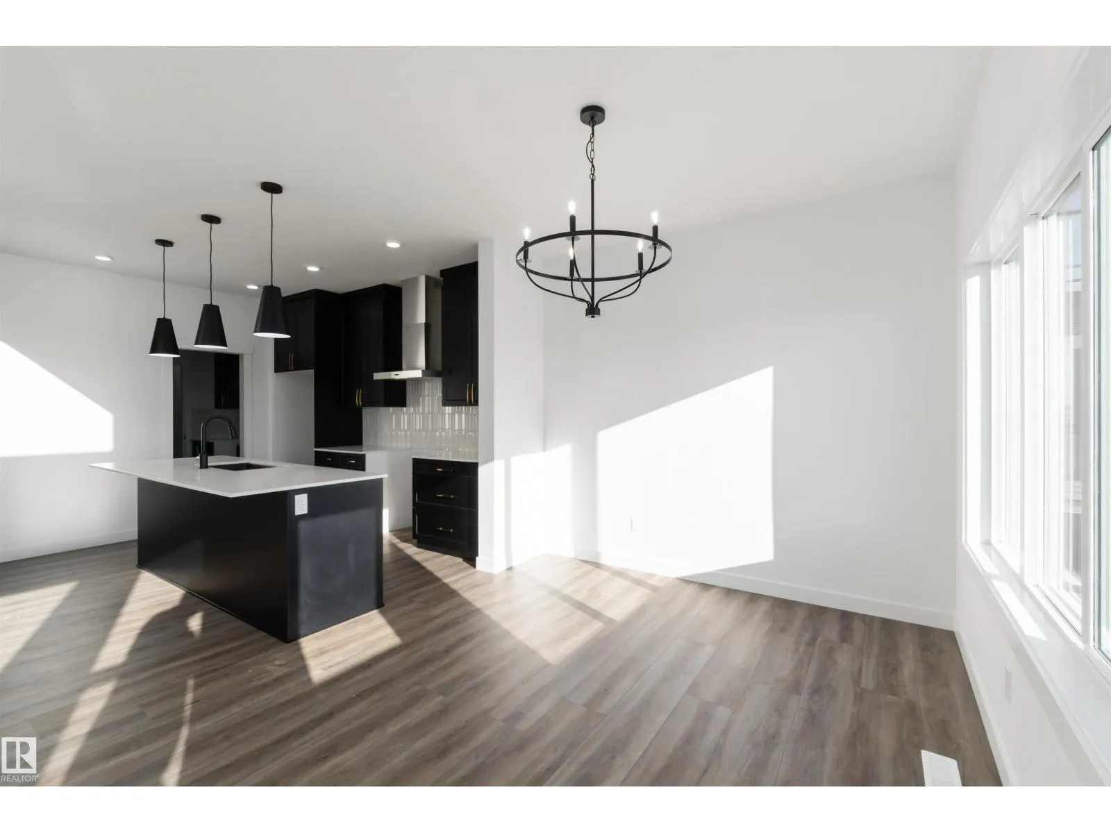 1651 12 ST NW