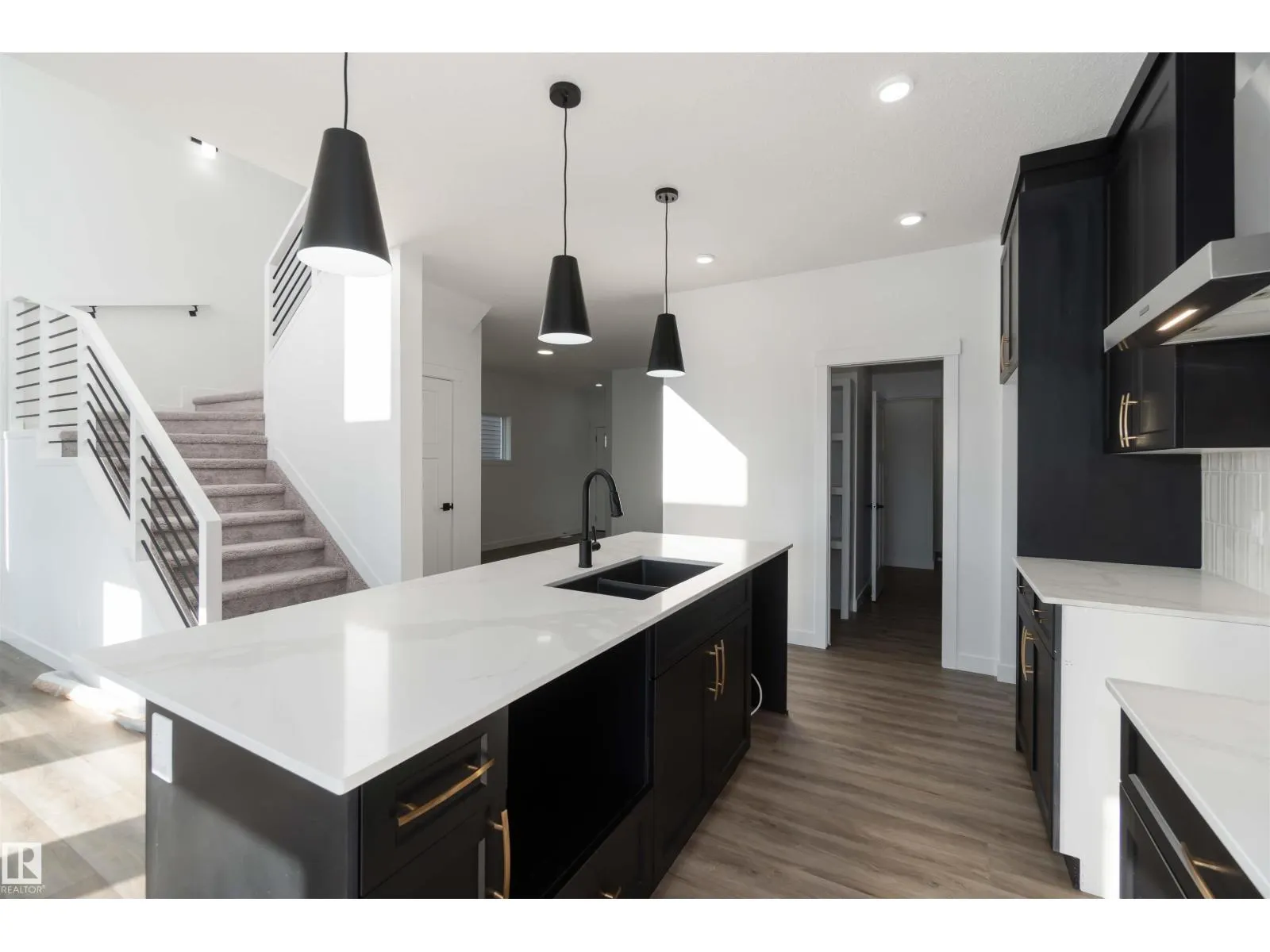 1651 12 ST NW