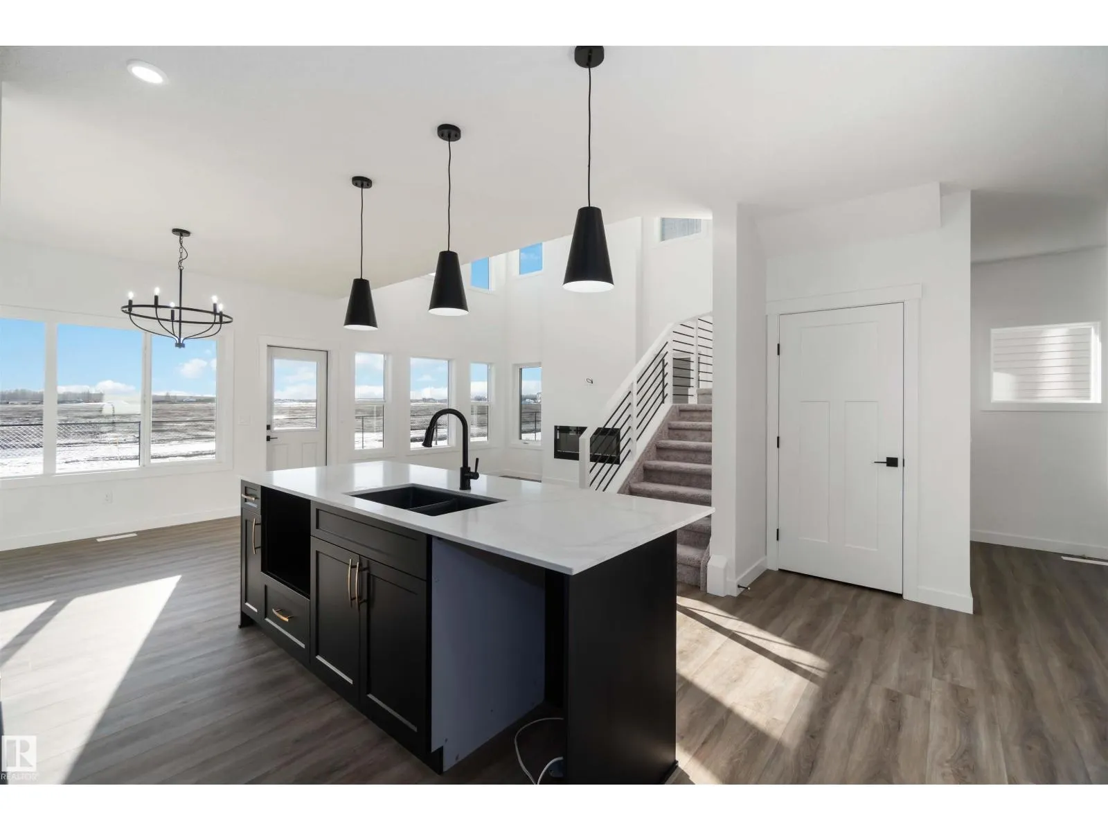 1651 12 ST NW