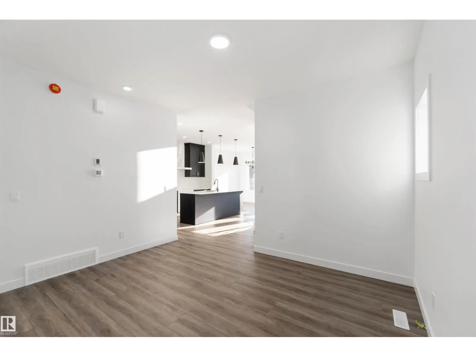 1651 12 ST NW