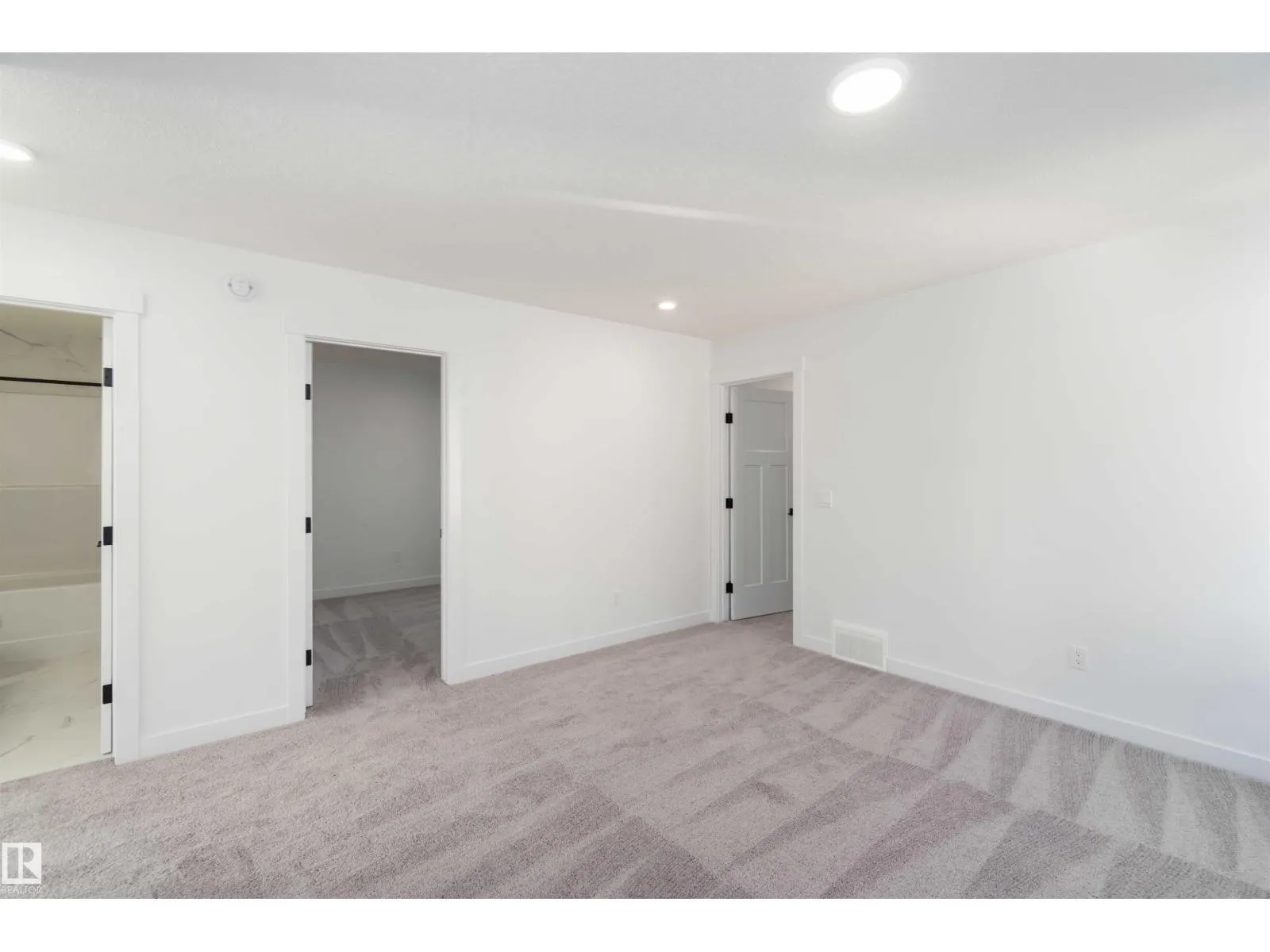 1651 12 ST NW