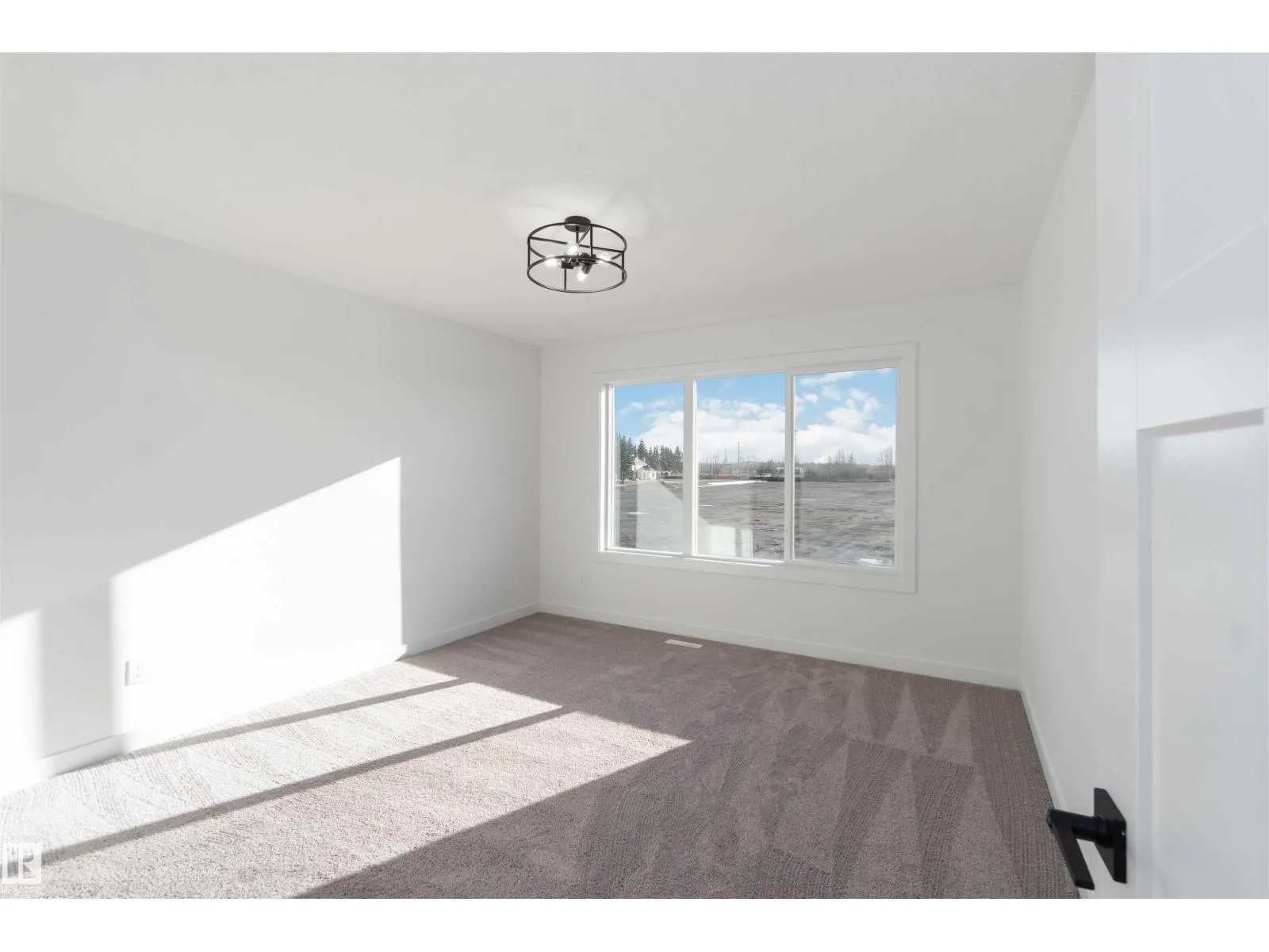 1651 12 ST NW