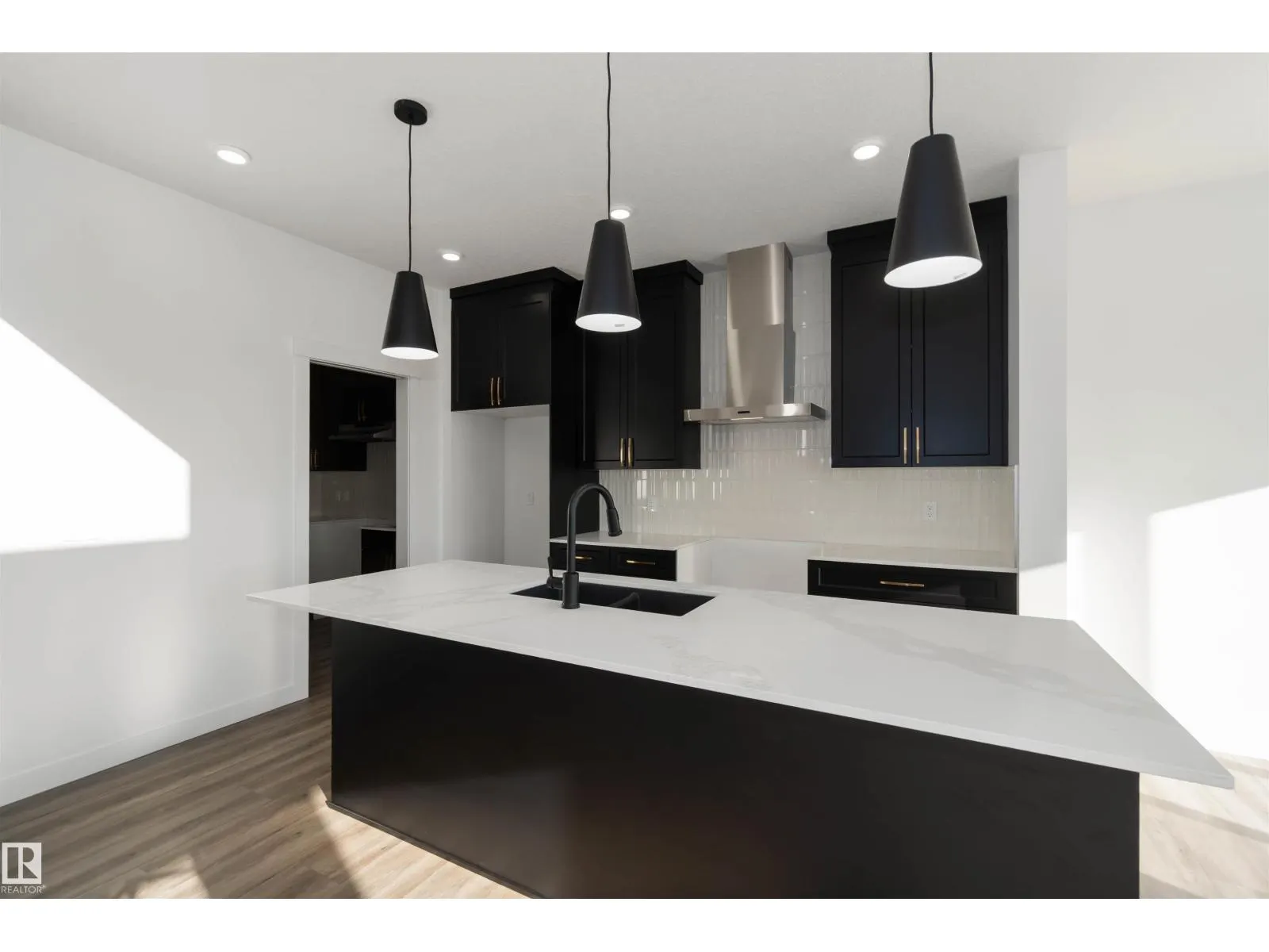 1651 12 ST NW