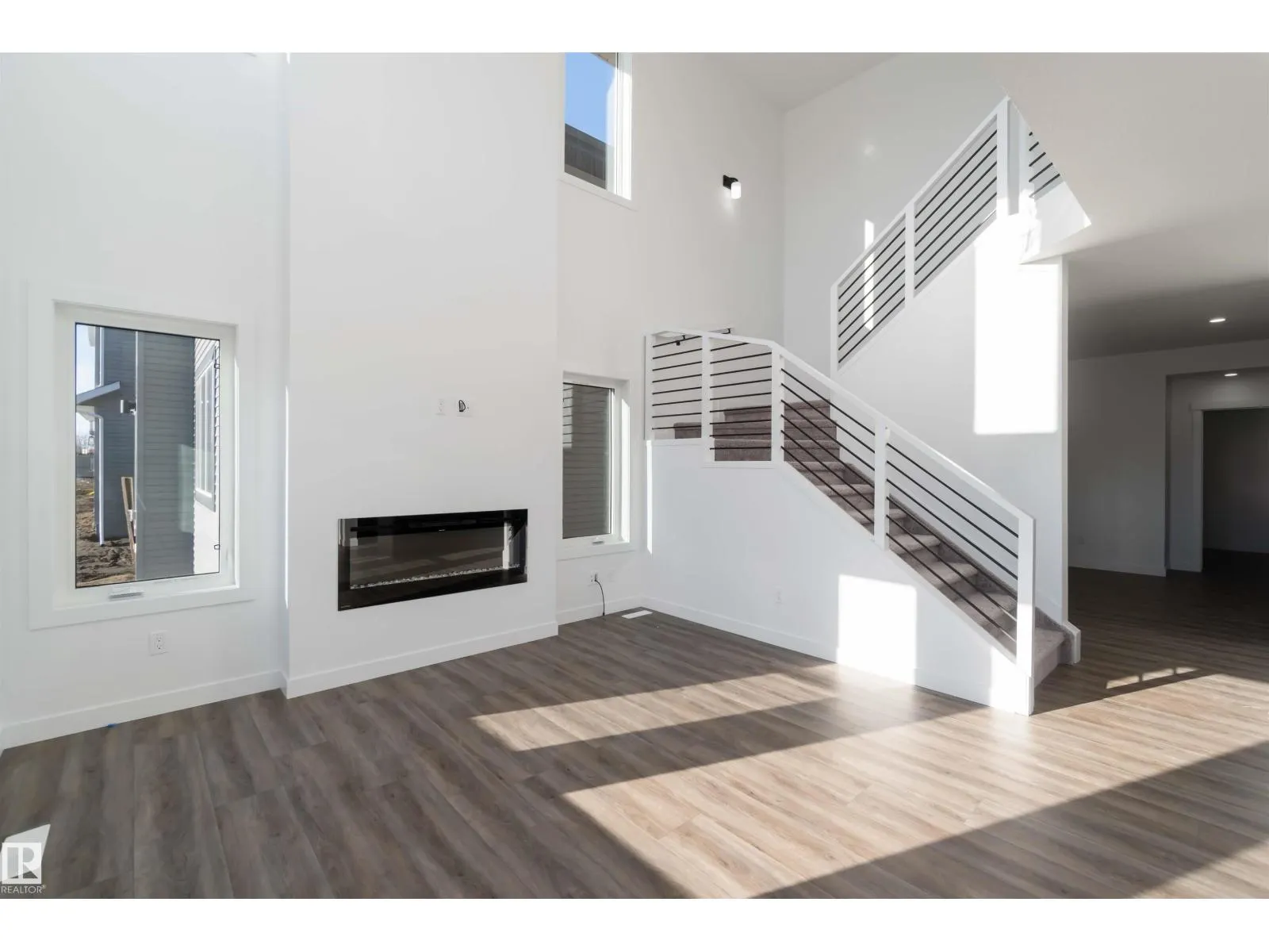 1651 12 ST NW
