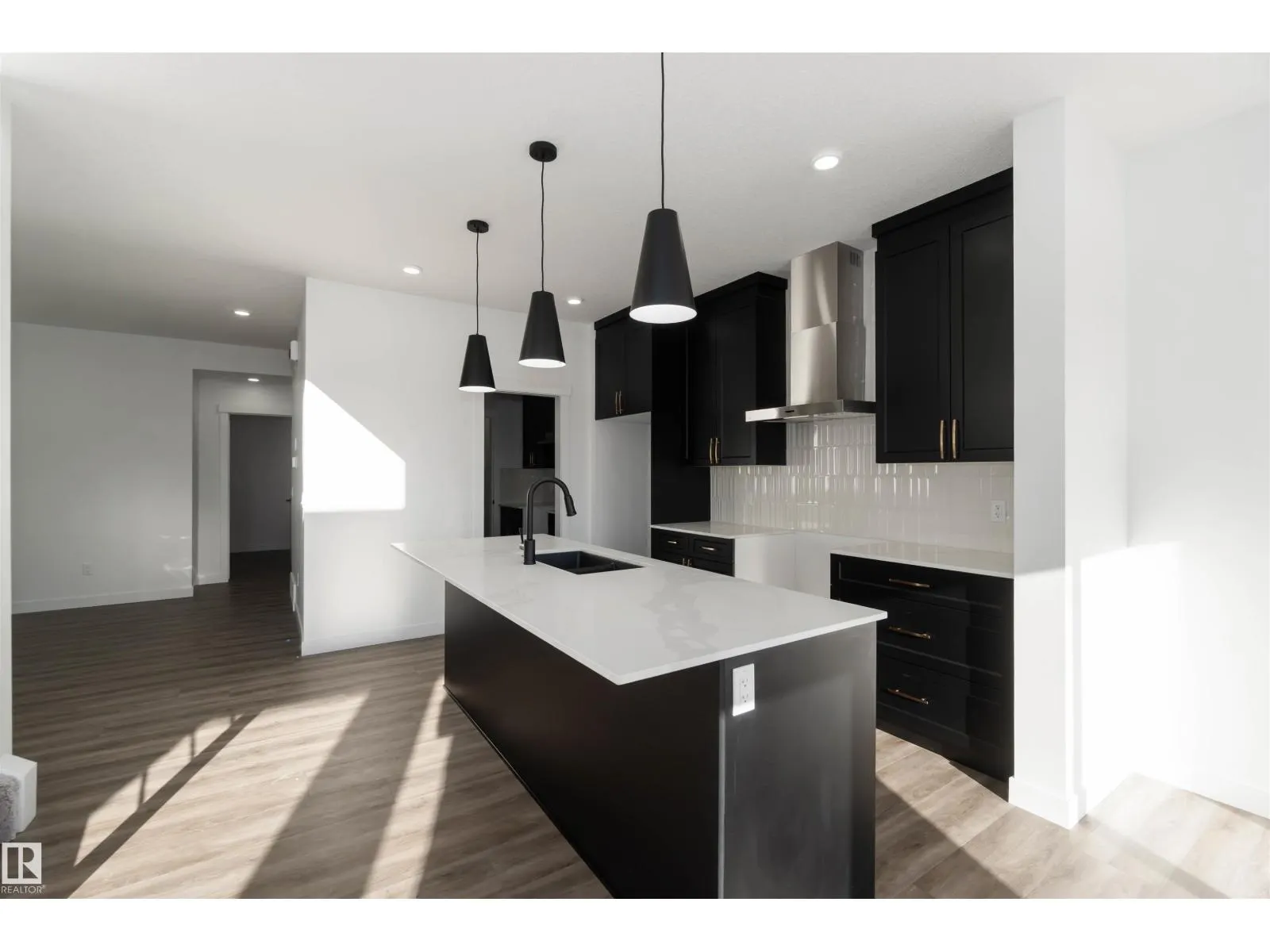 1651 12 ST NW