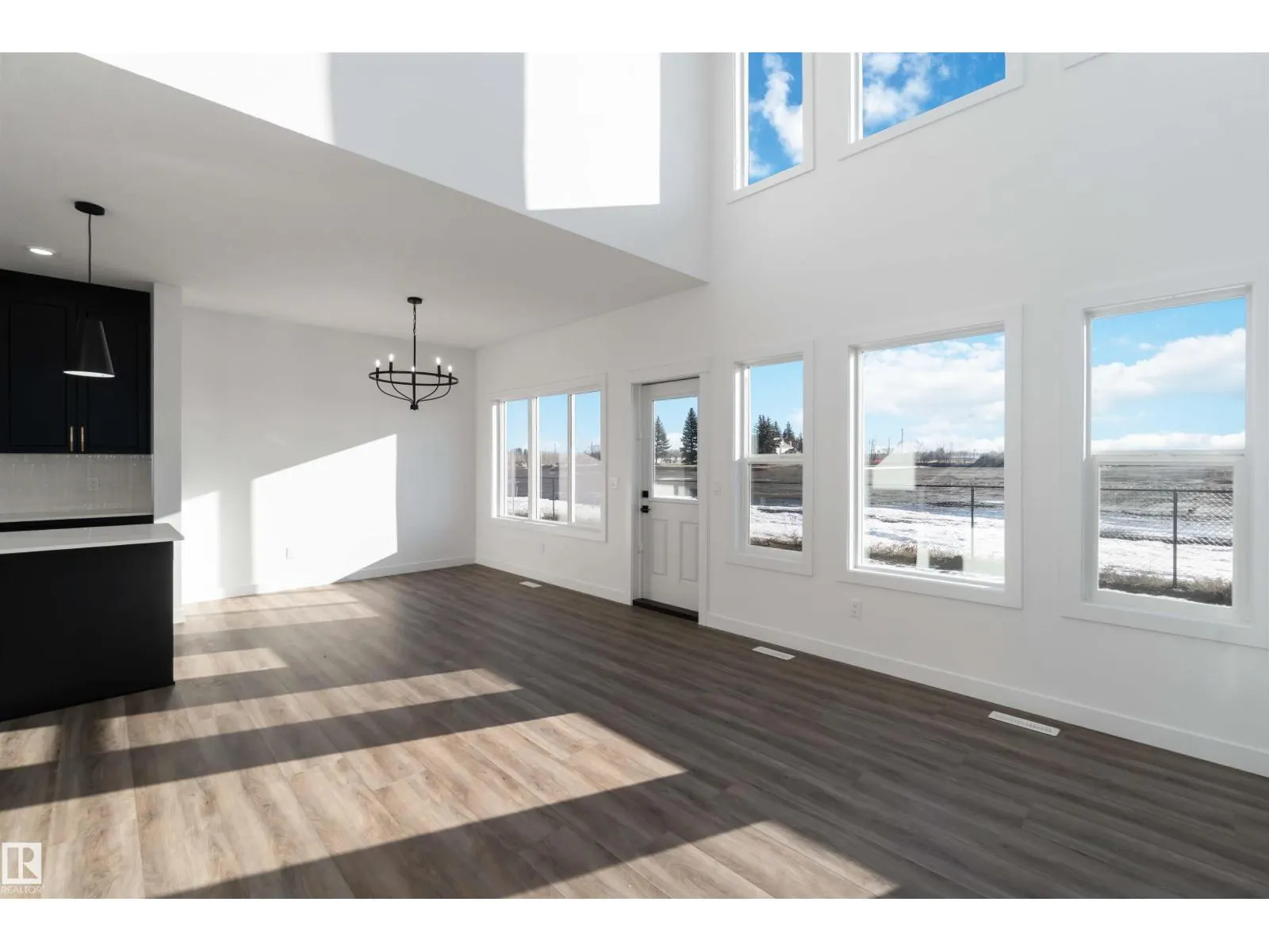 1651 12 ST NW