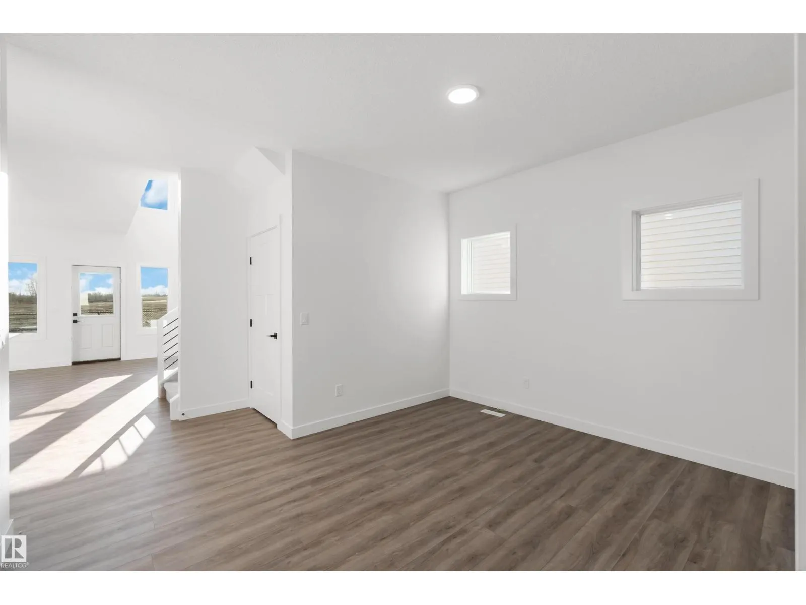 1651 12 ST NW
