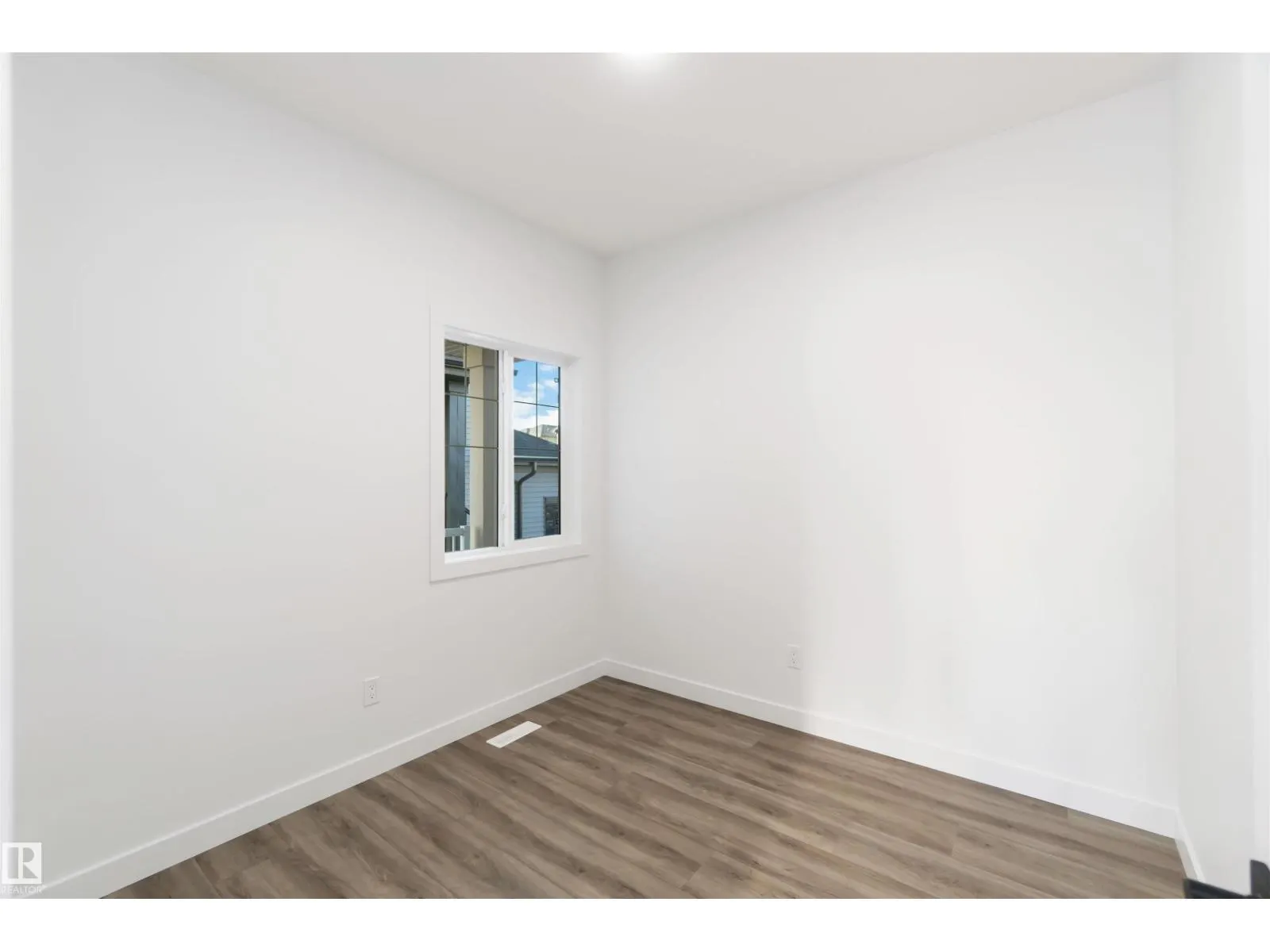 1651 12 ST NW